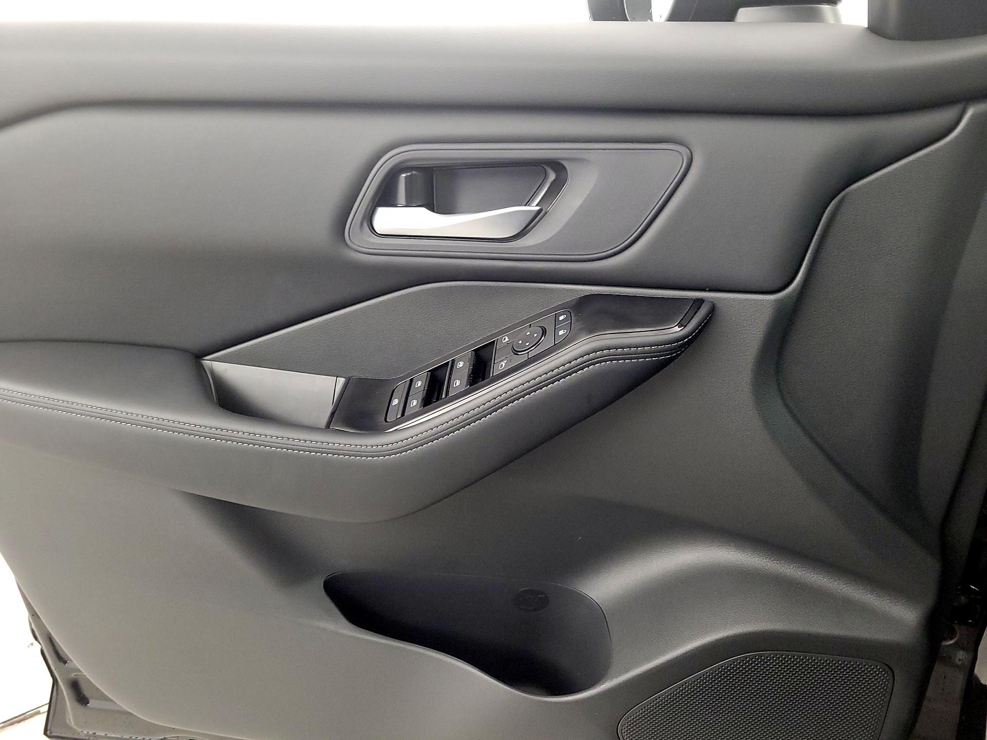 Thumbnail: 2026 Nissan Rogue - 12