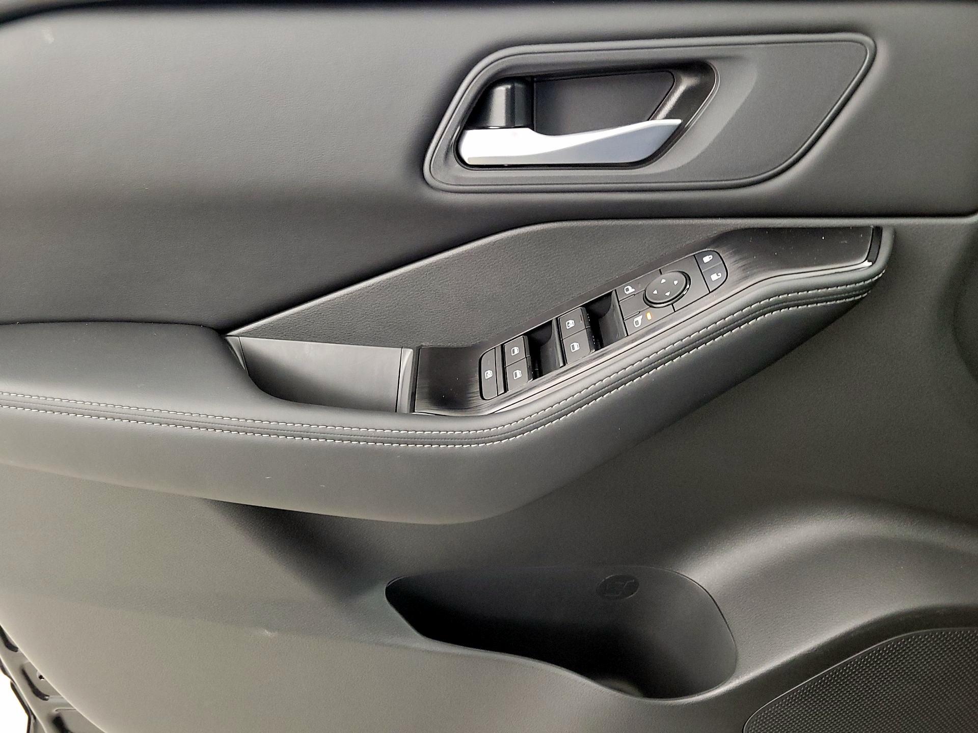 Thumbnail: 2026 Nissan Rogue - 12