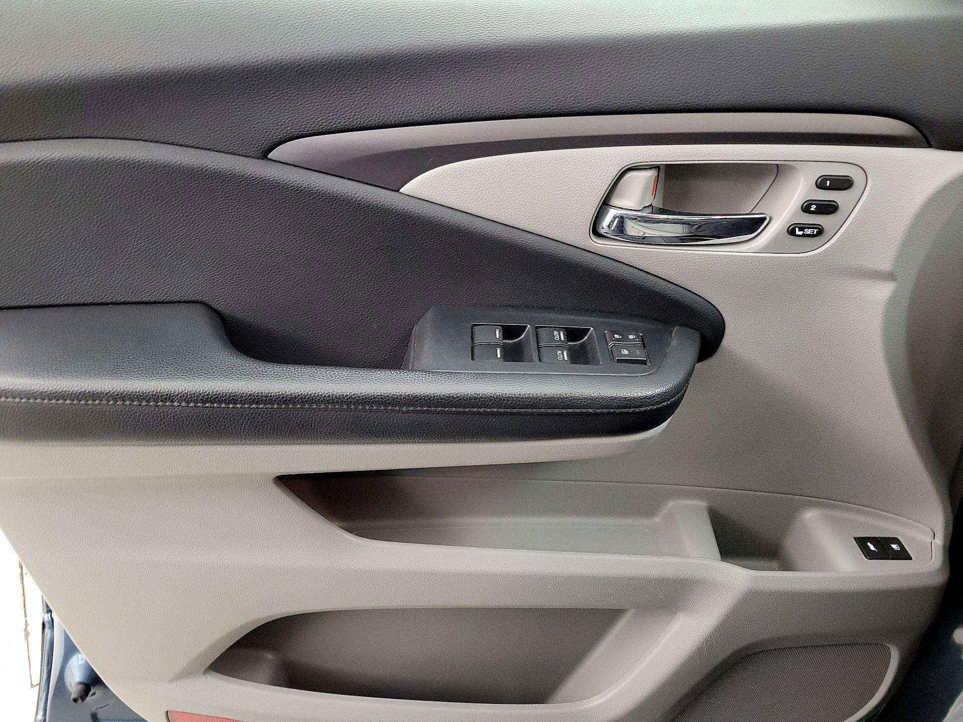 Thumbnail: 2020 Honda Pilot - 12