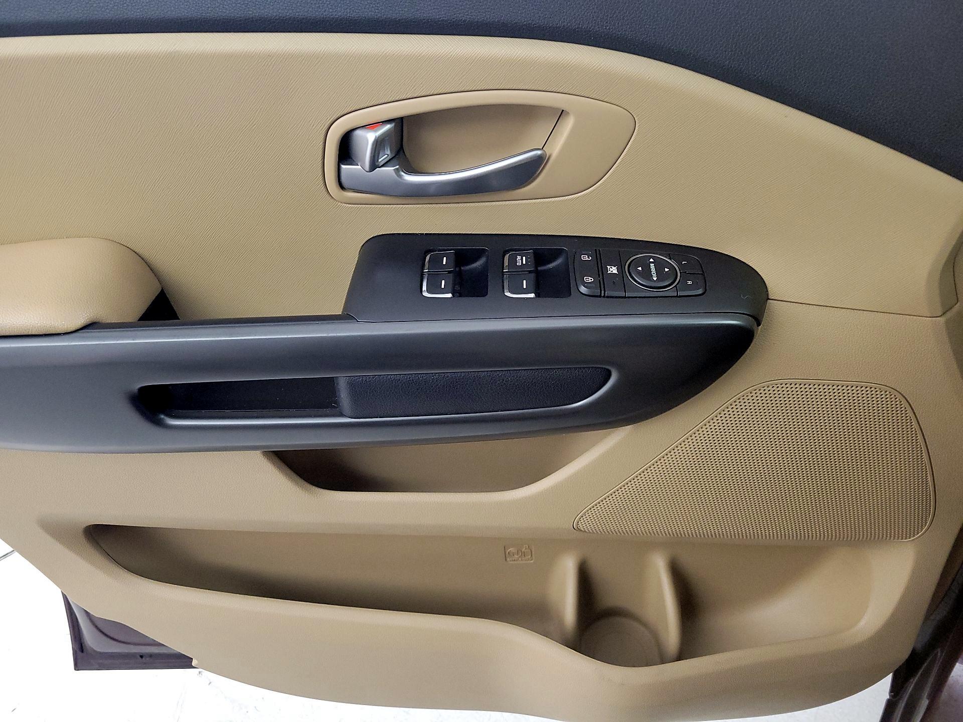 Thumbnail: 2019 Kia Sedona - 12