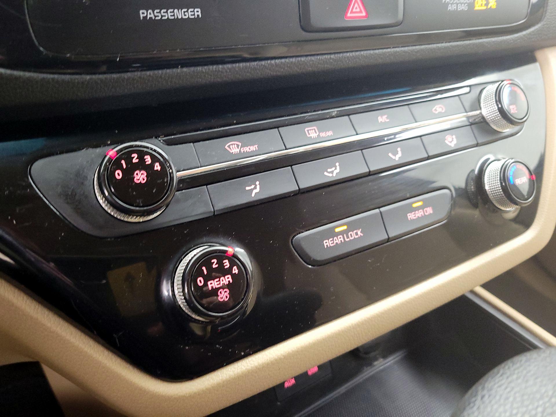 Thumbnail: 2019 Kia Sedona - 16