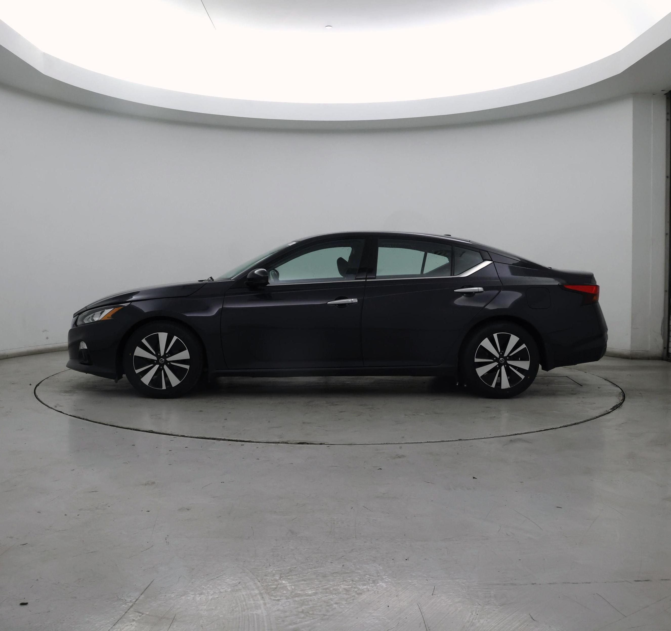 Thumbnail: 2020 Nissan Altima - 3