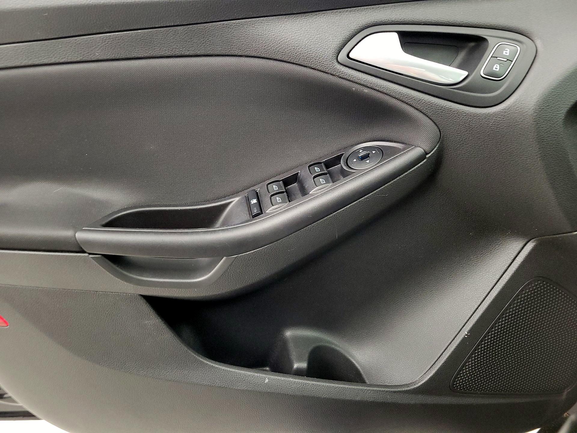 Thumbnail: 2018 Ford Focus - 12