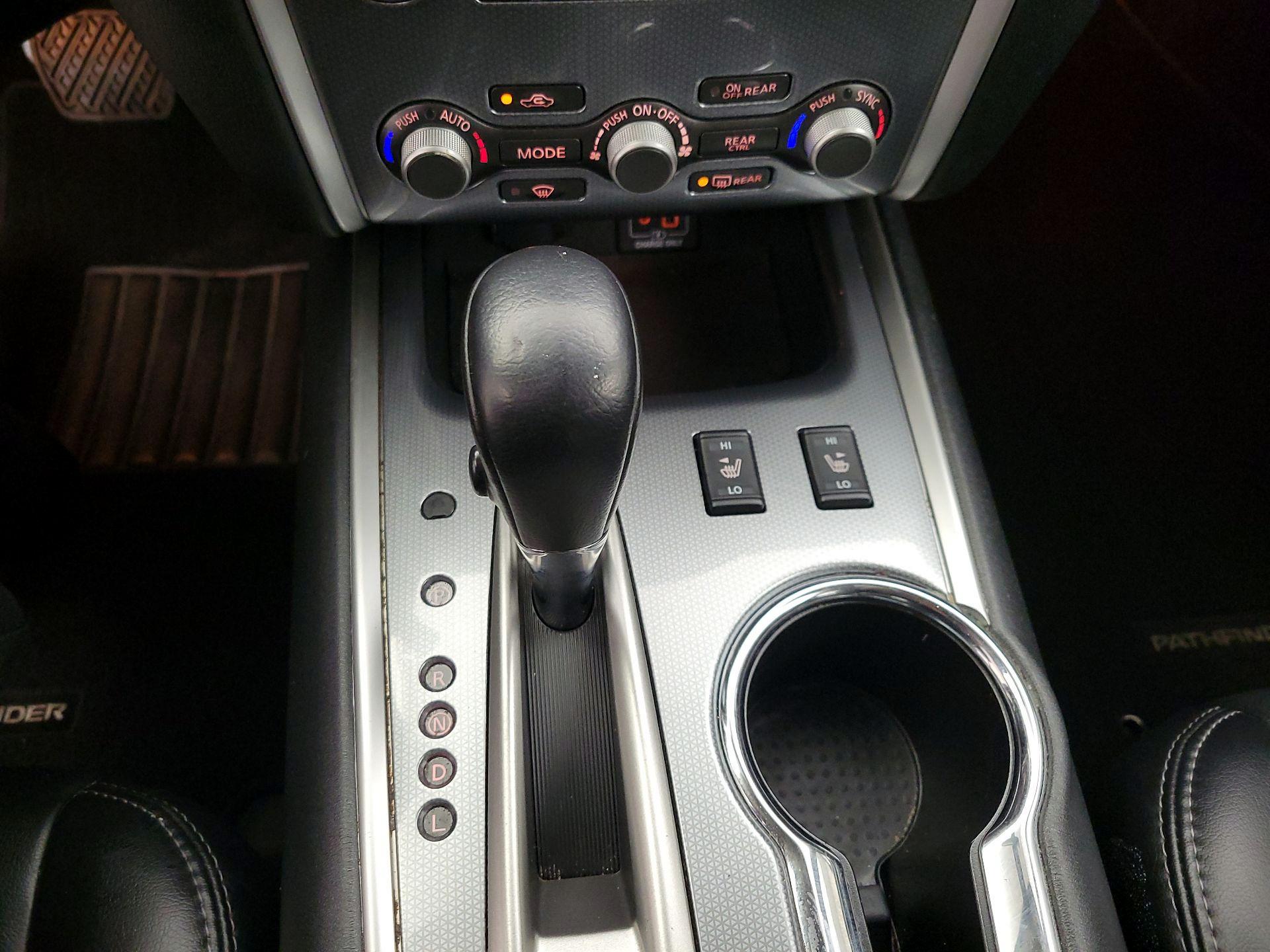 Thumbnail: 2019 Nissan Pathfinder - 18