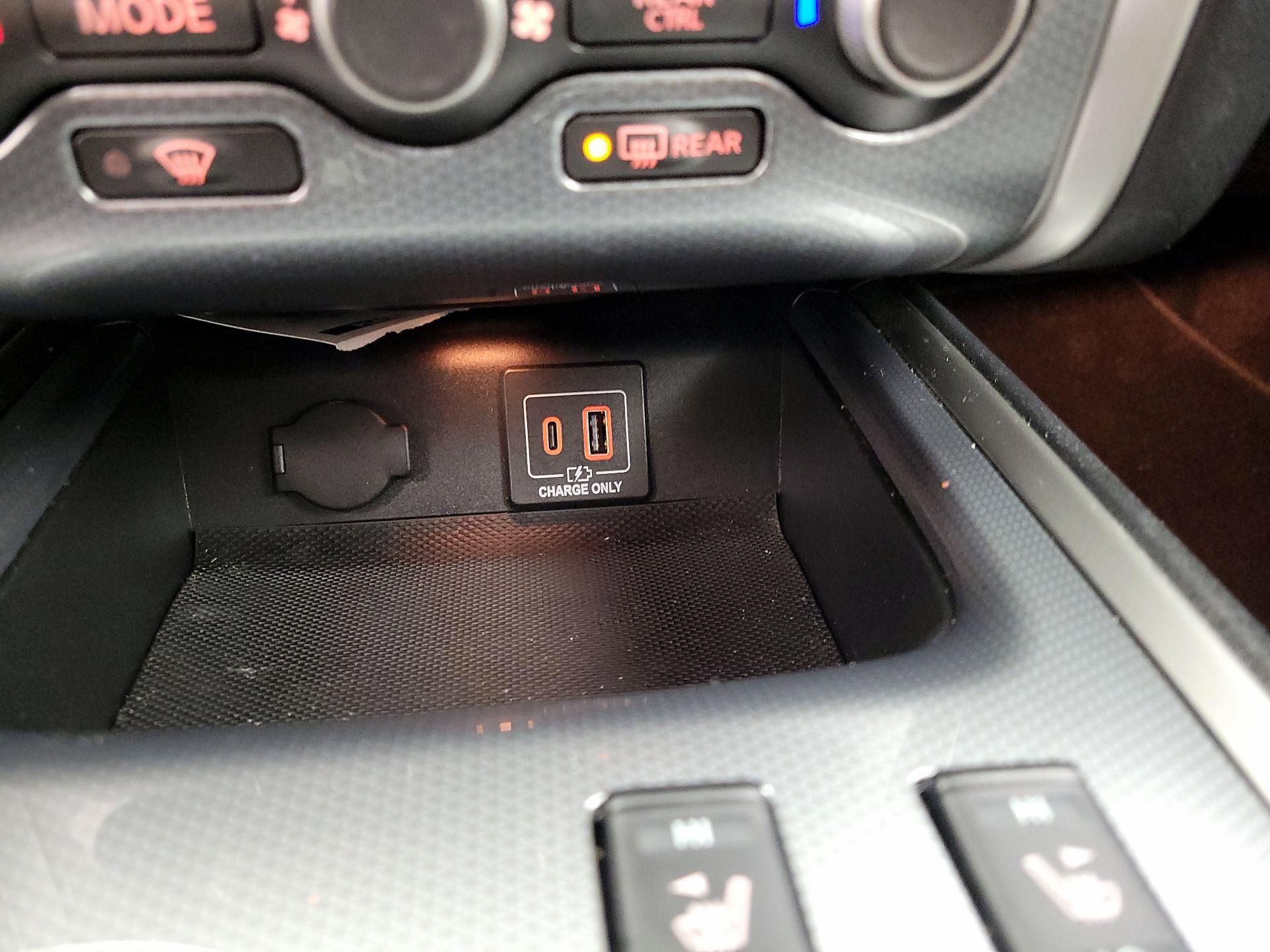 Thumbnail: 2019 Nissan Pathfinder - 19