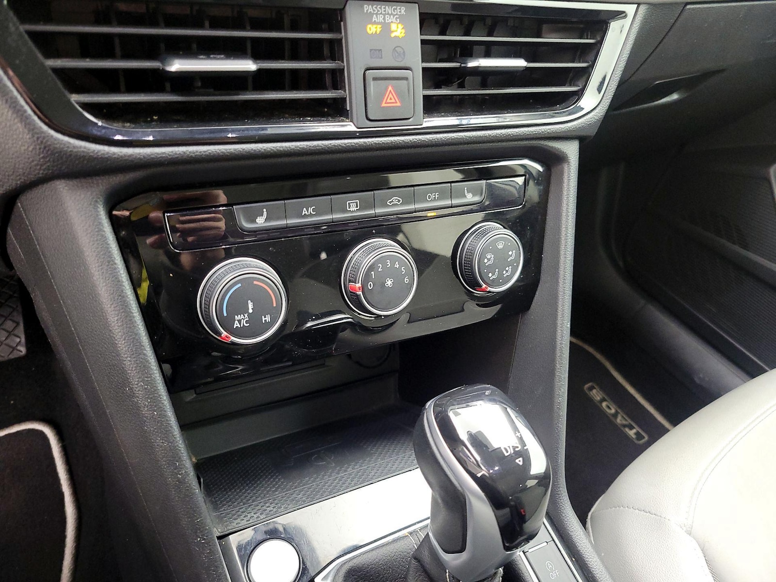 2023 Volkswagen Taos SE - Photo 17