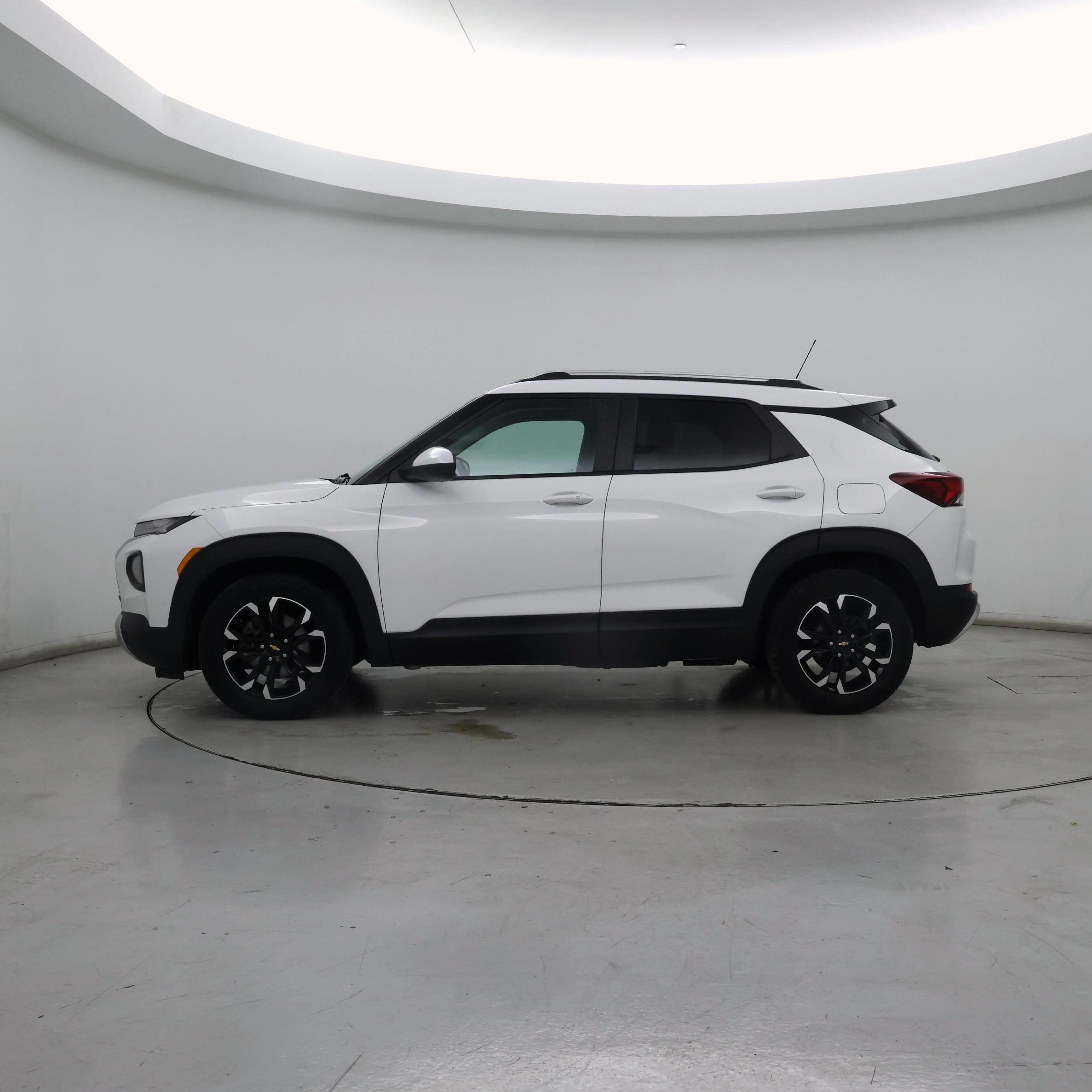 Thumbnail: 2021 Chevrolet TrailBlazer - 3