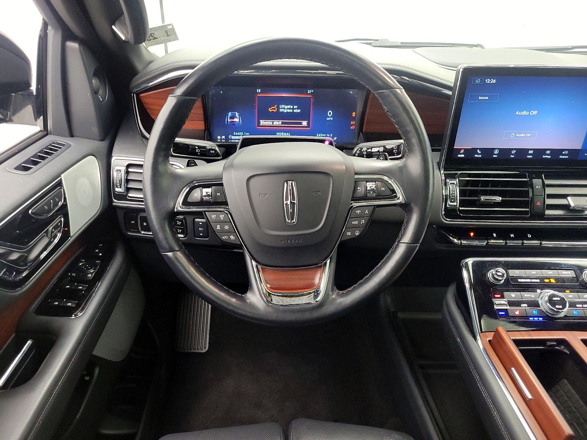 Thumbnail: 2023 Lincoln Navigator L - 10