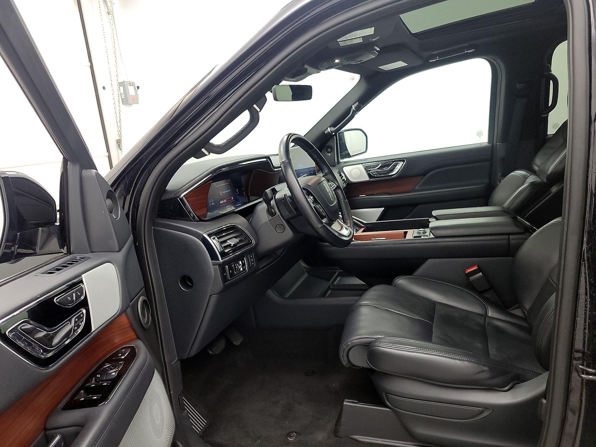 Thumbnail: 2023 Lincoln Navigator L - 11