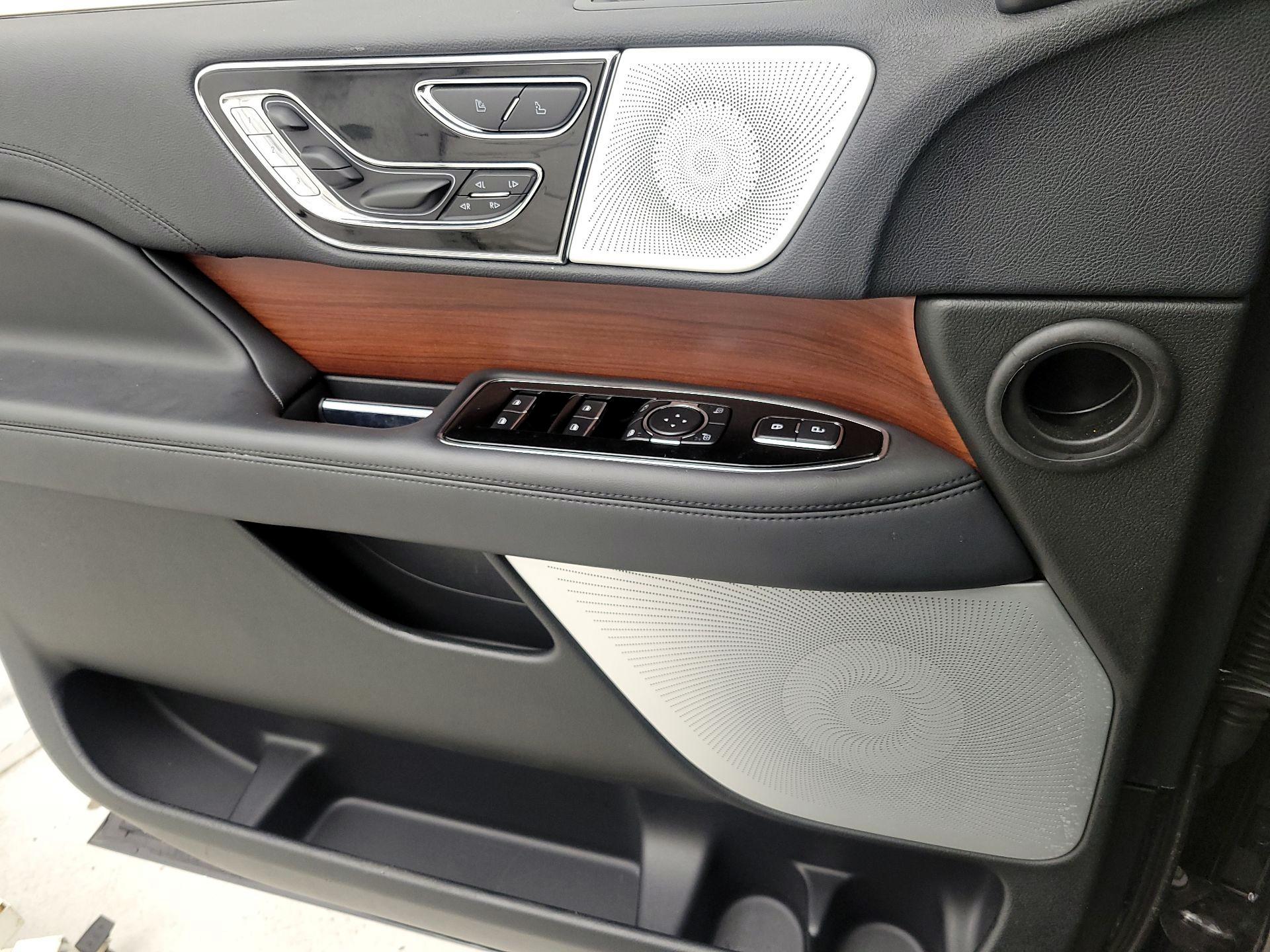 Thumbnail: 2023 Lincoln Navigator L - 12