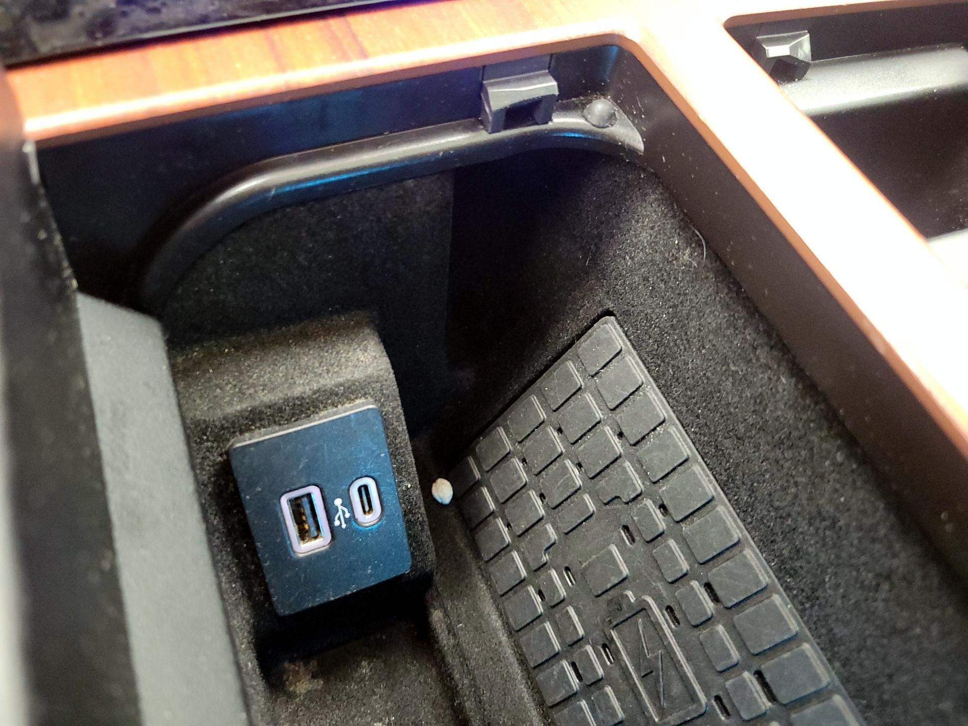 Thumbnail: 2023 Lincoln Navigator L - 18