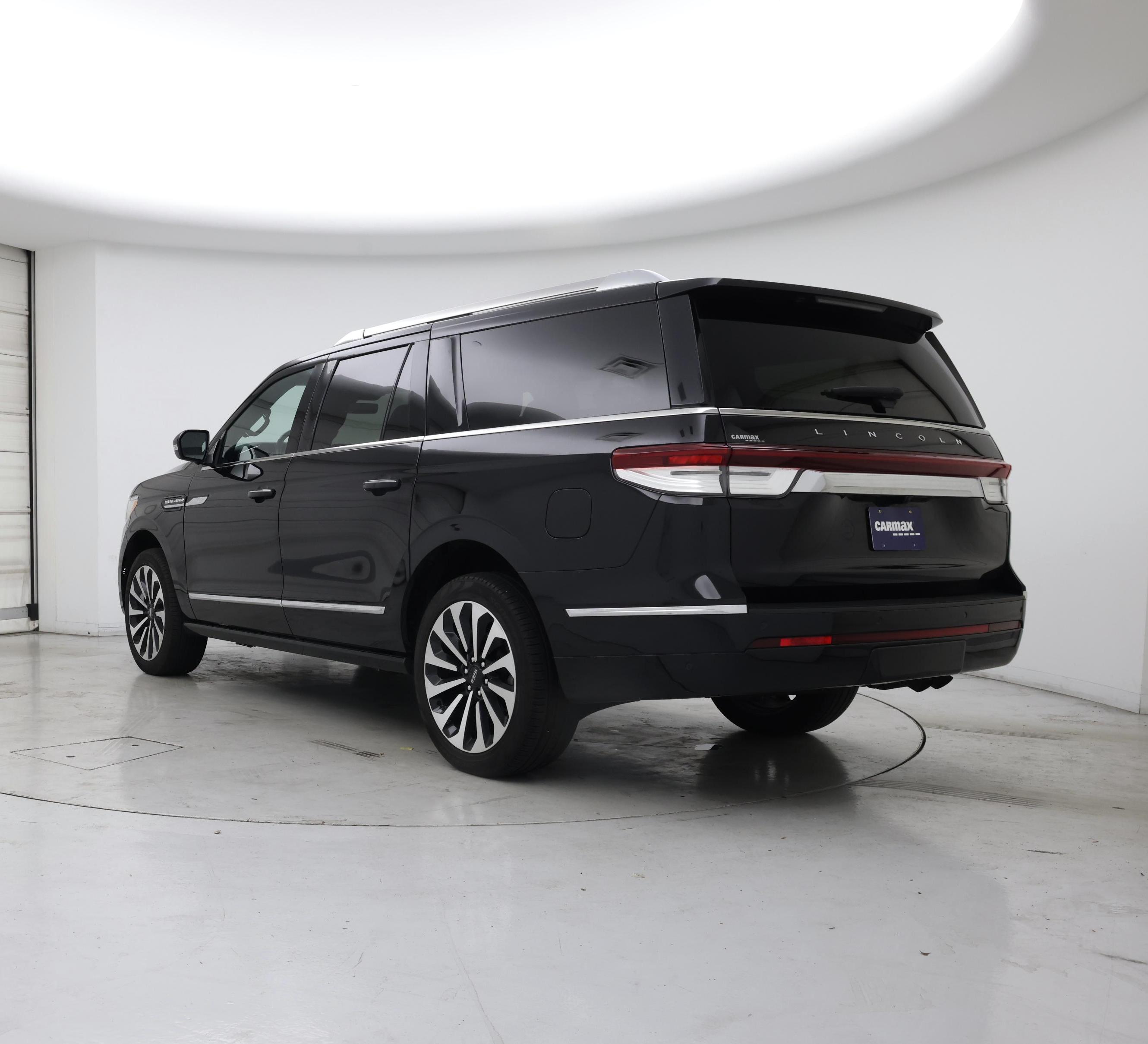 Thumbnail: 2023 Lincoln Navigator L - 2