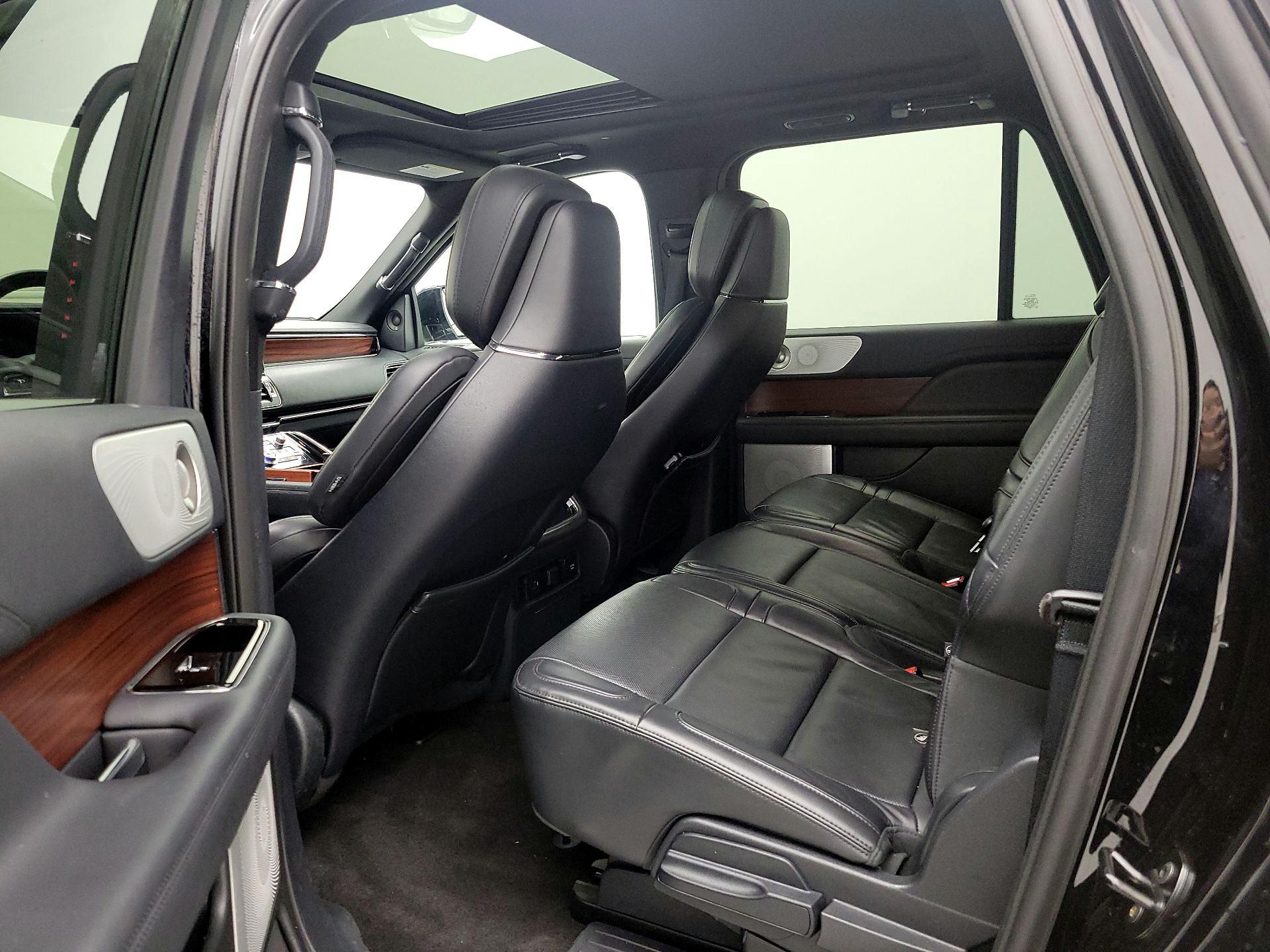 Thumbnail: 2023 Lincoln Navigator L - 20