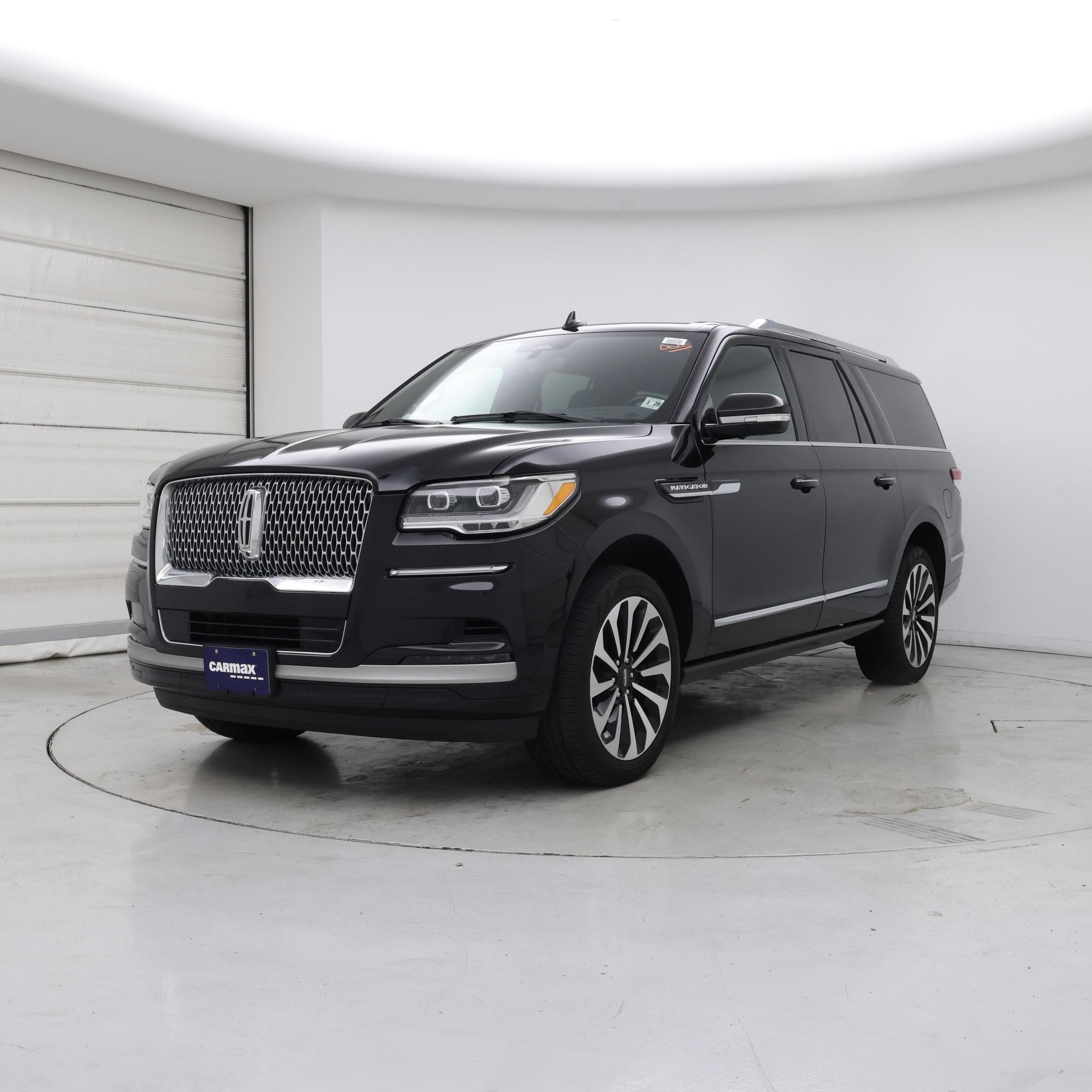 Thumbnail: 2023 Lincoln Navigator L - 4