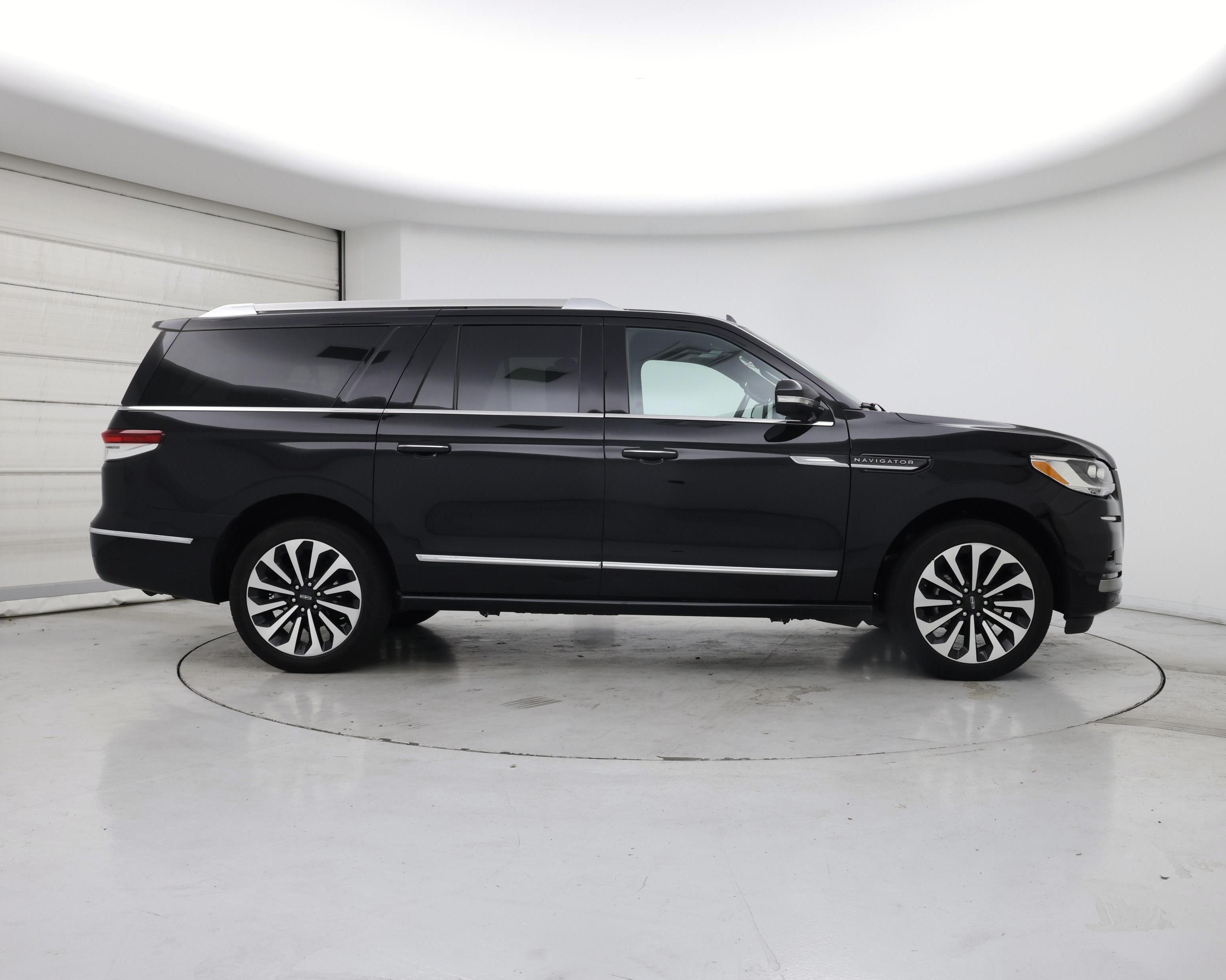 Thumbnail: 2023 Lincoln Navigator L - 7