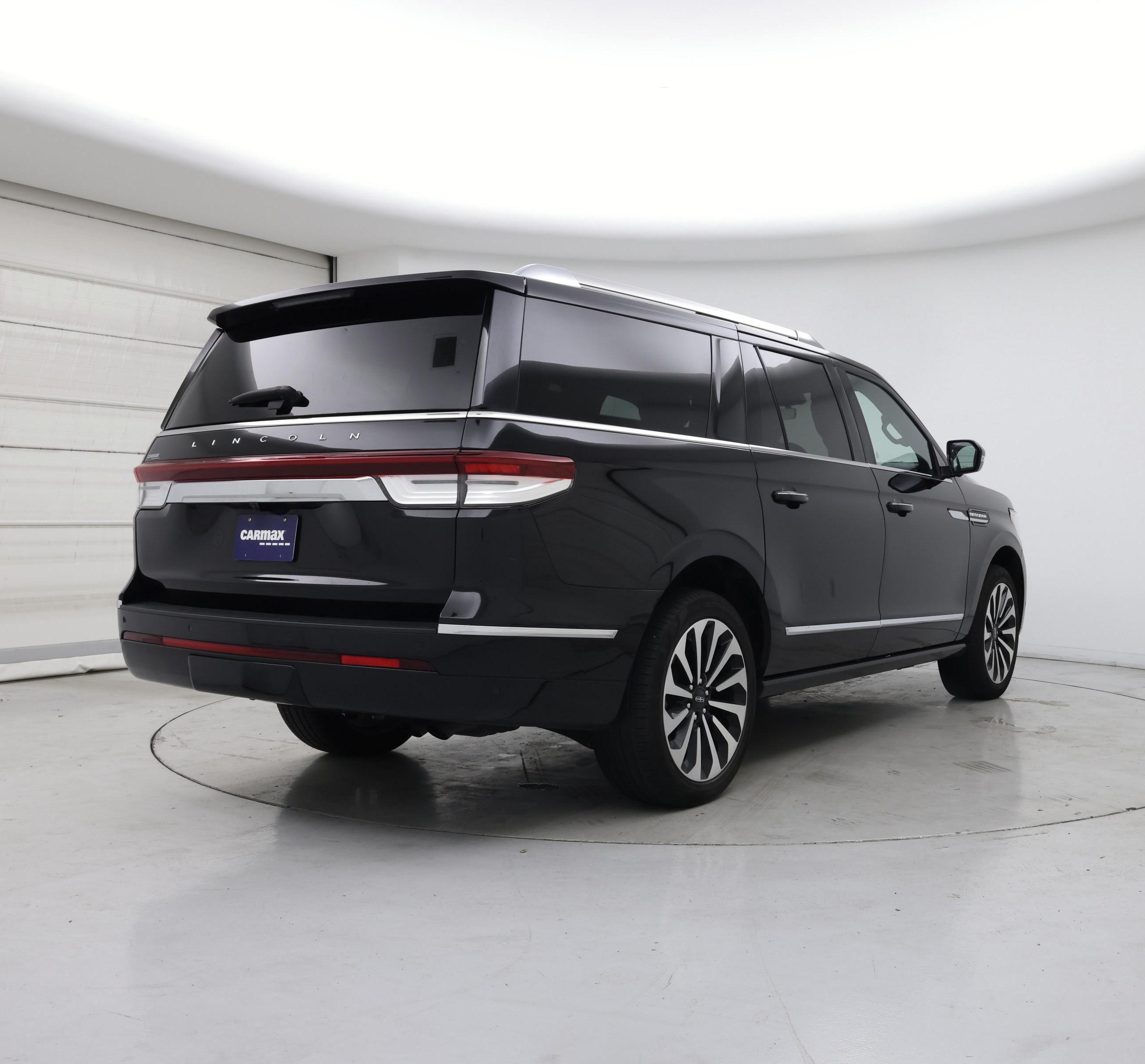 Thumbnail: 2023 Lincoln Navigator L - 8