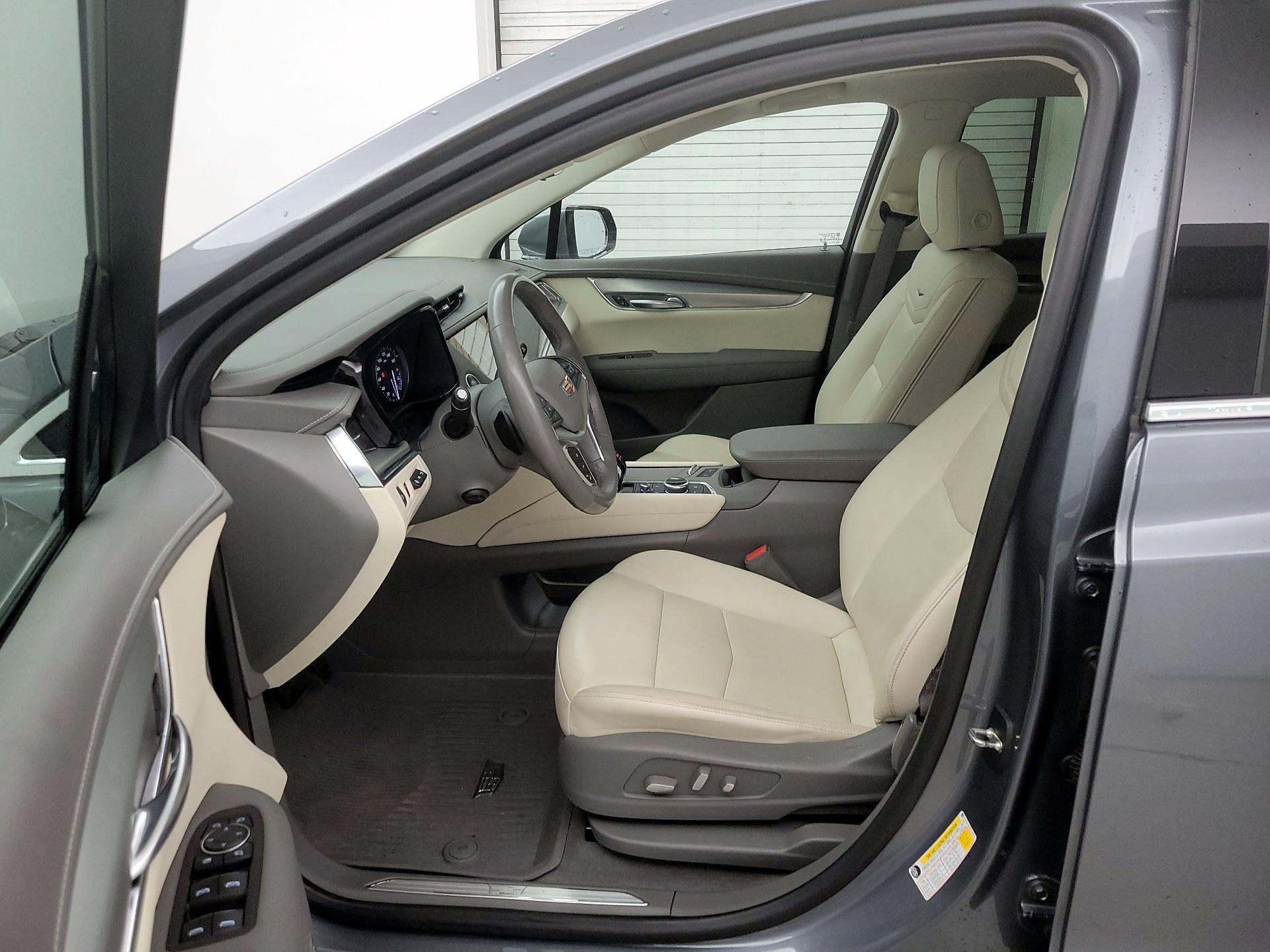 Thumbnail: 2022 Cadillac XT5 - 11