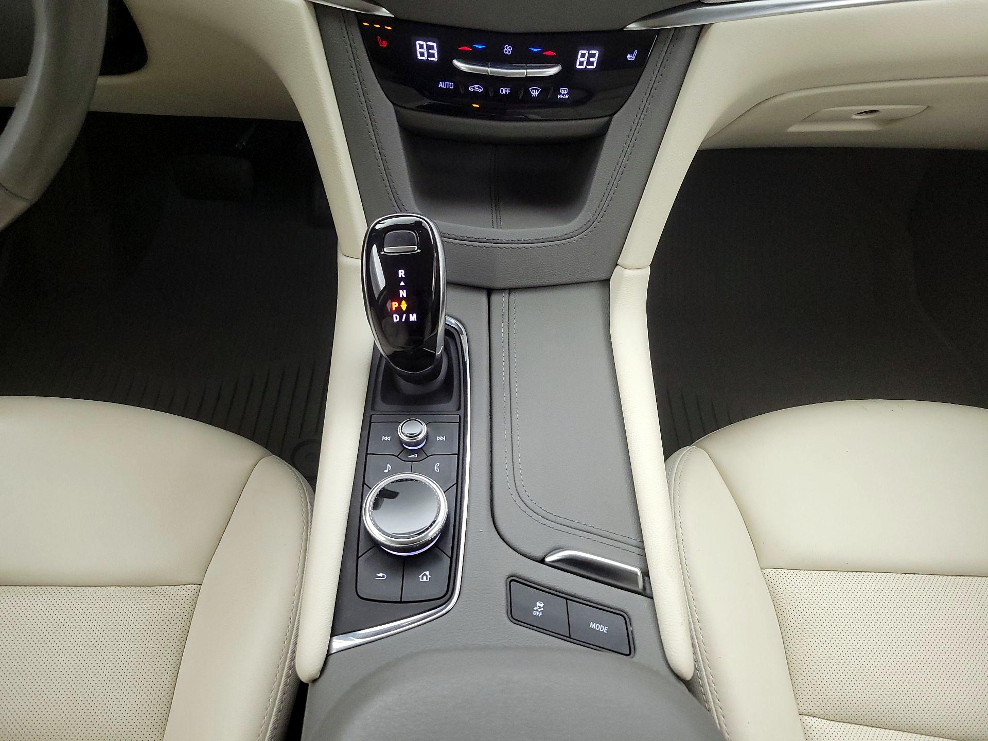 Thumbnail: 2022 Cadillac XT5 - 16