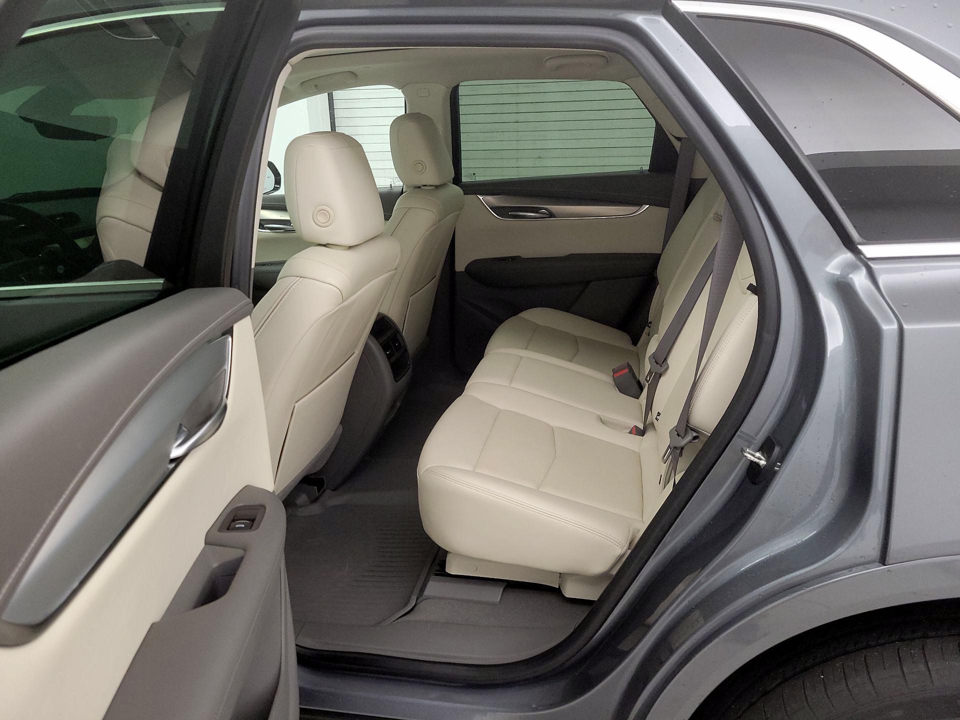 Thumbnail: 2022 Cadillac XT5 - 17