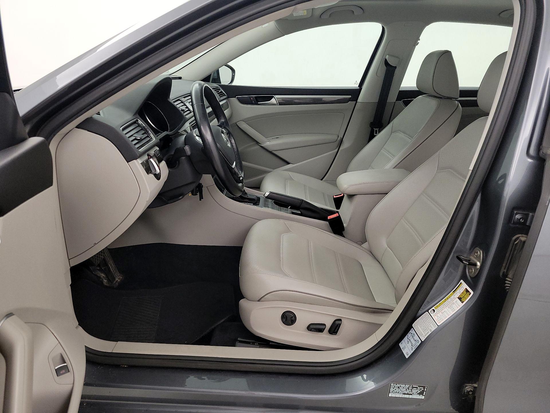 Thumbnail: 2016 Volkswagen Passat - 11