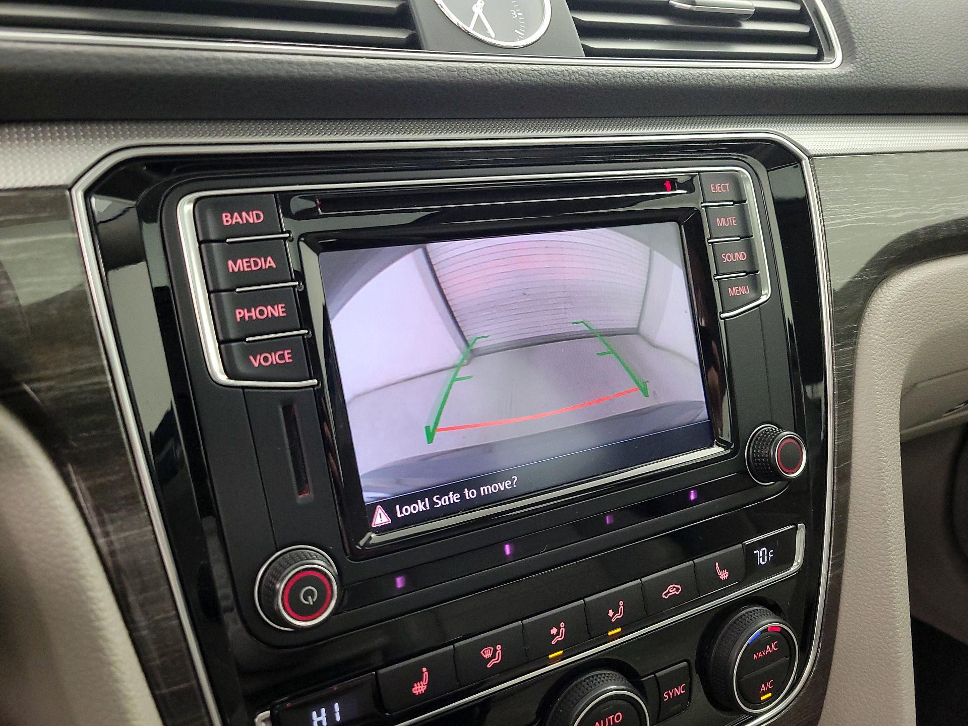 Thumbnail: 2016 Volkswagen Passat - 14