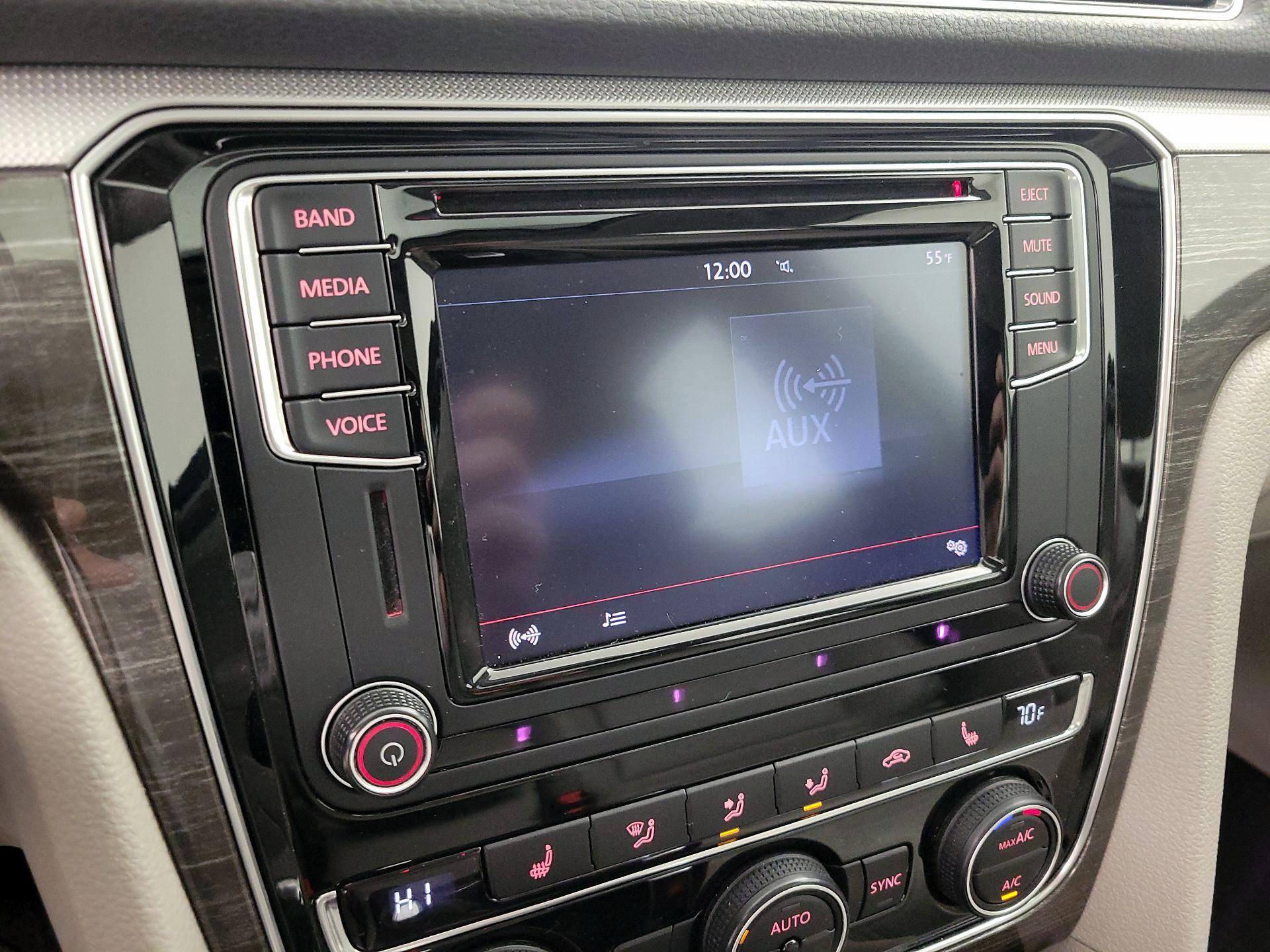 Thumbnail: 2016 Volkswagen Passat - 15