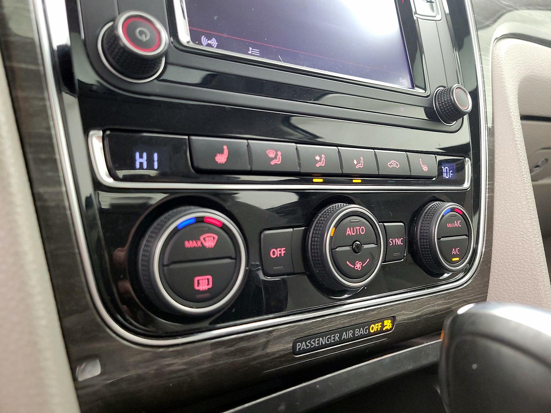 Thumbnail: 2016 Volkswagen Passat - 16