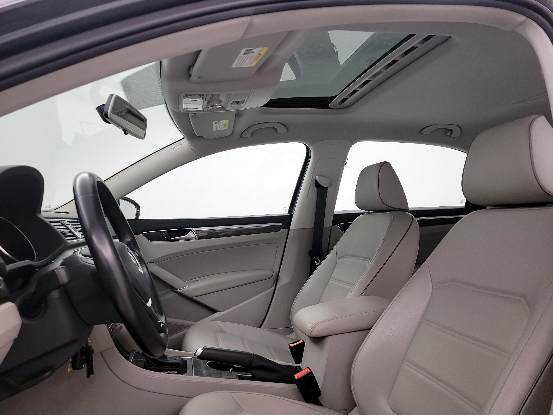 Thumbnail: 2016 Volkswagen Passat - 19