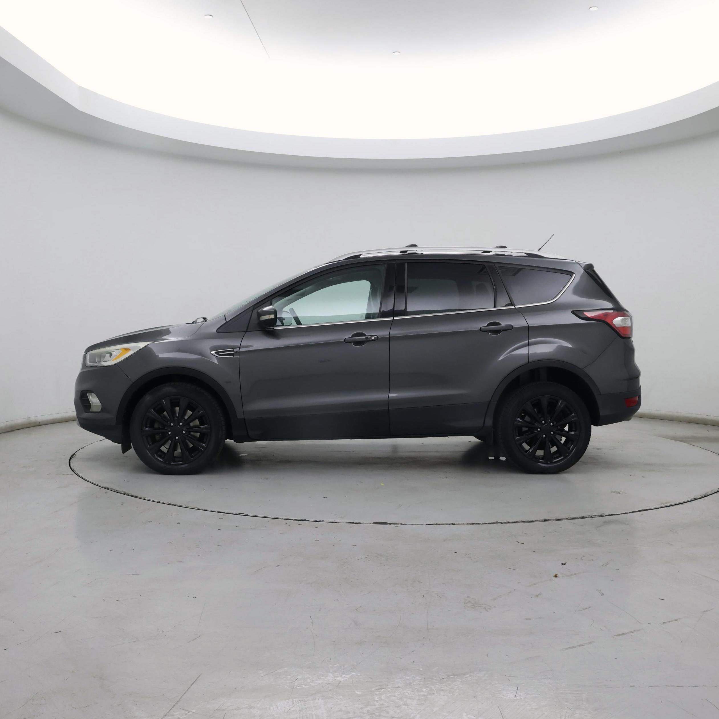 Thumbnail: 2017 Ford Escape - 3