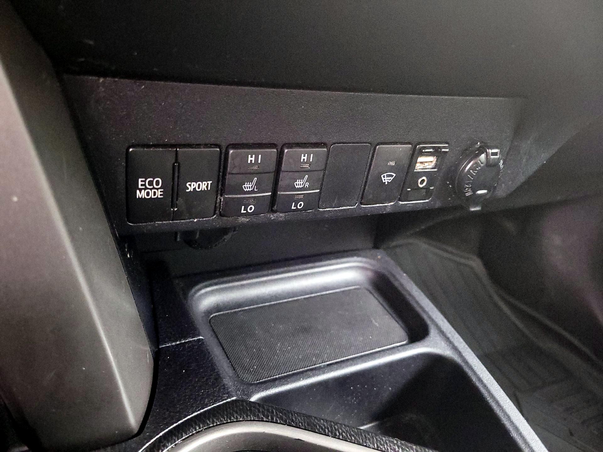 Thumbnail: 2018 Toyota RAV4 - 18