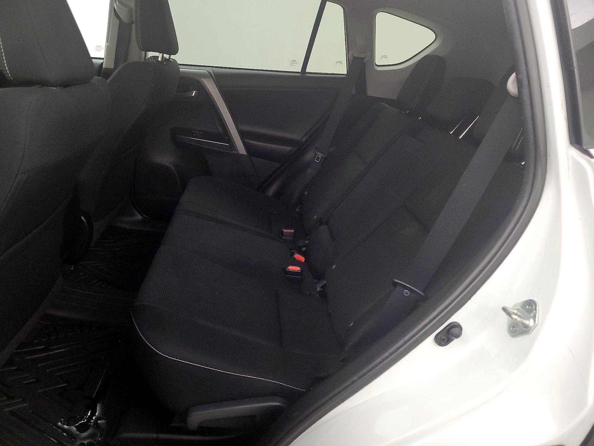 Thumbnail: 2018 Toyota RAV4 - 20