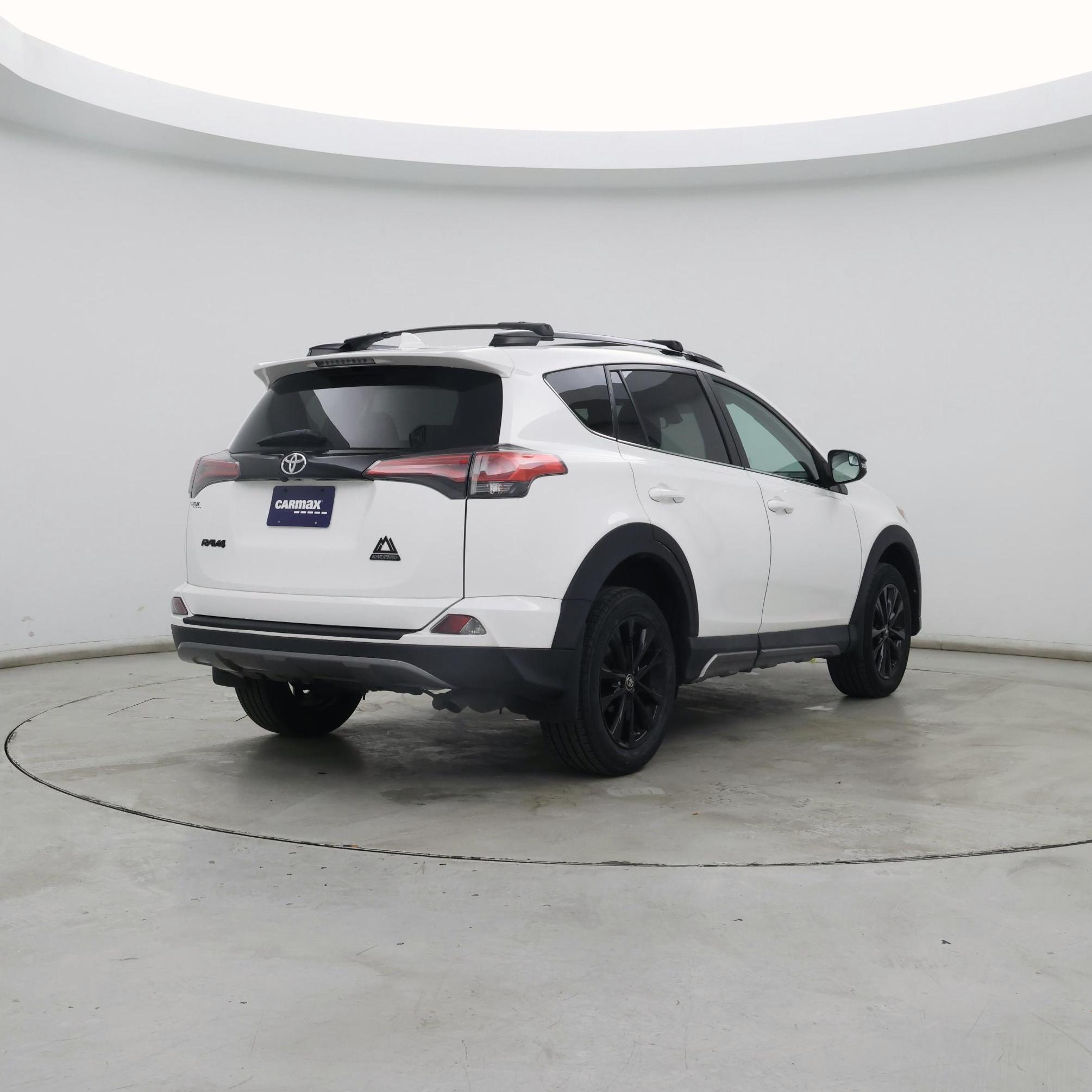 Thumbnail: 2018 Toyota RAV4 - 8