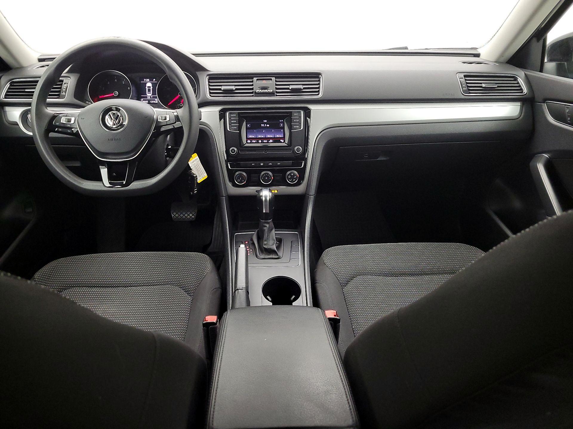 Thumbnail: 2018 Volkswagen Passat - 9