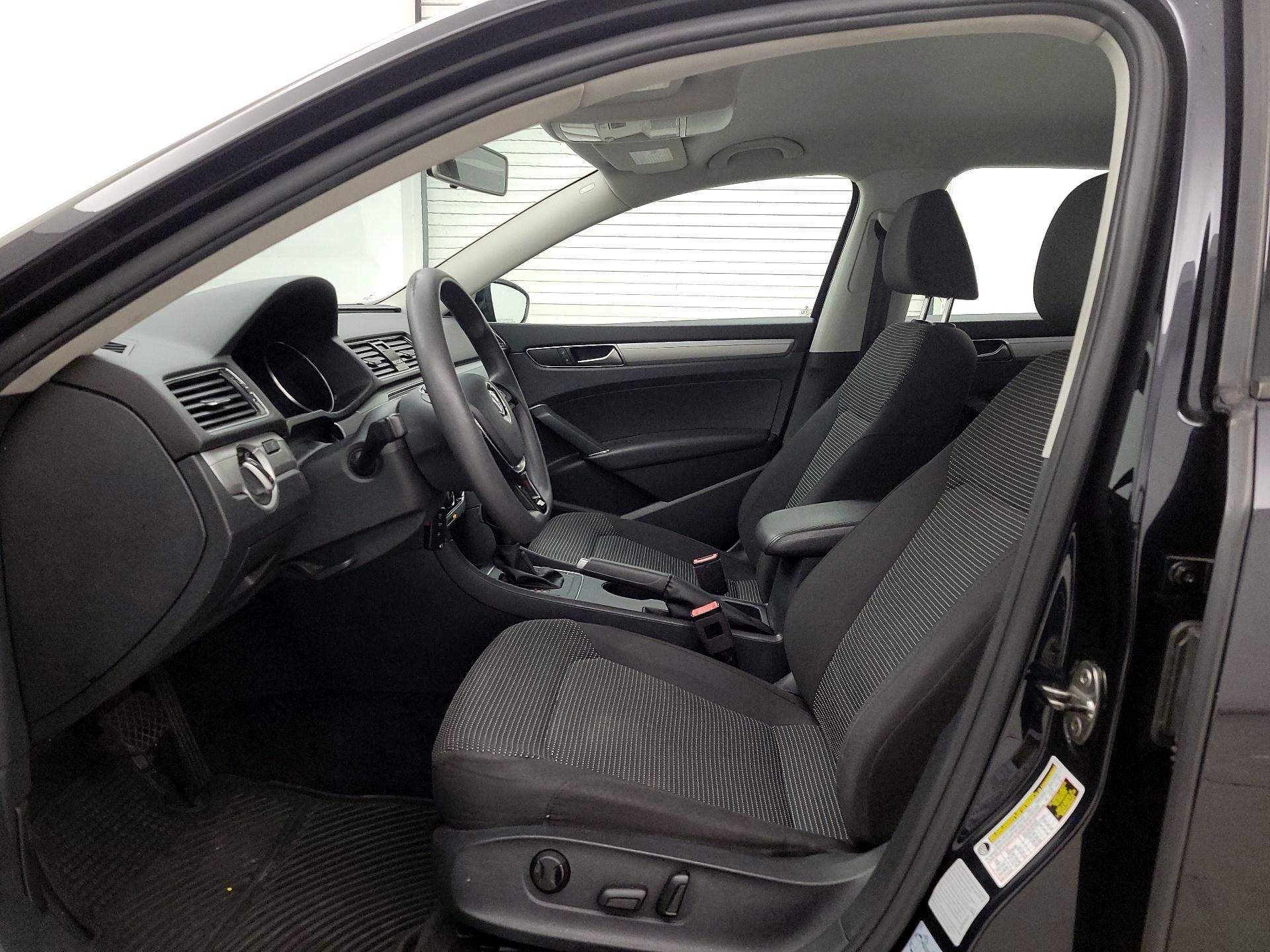 Thumbnail: 2018 Volkswagen Passat - 11