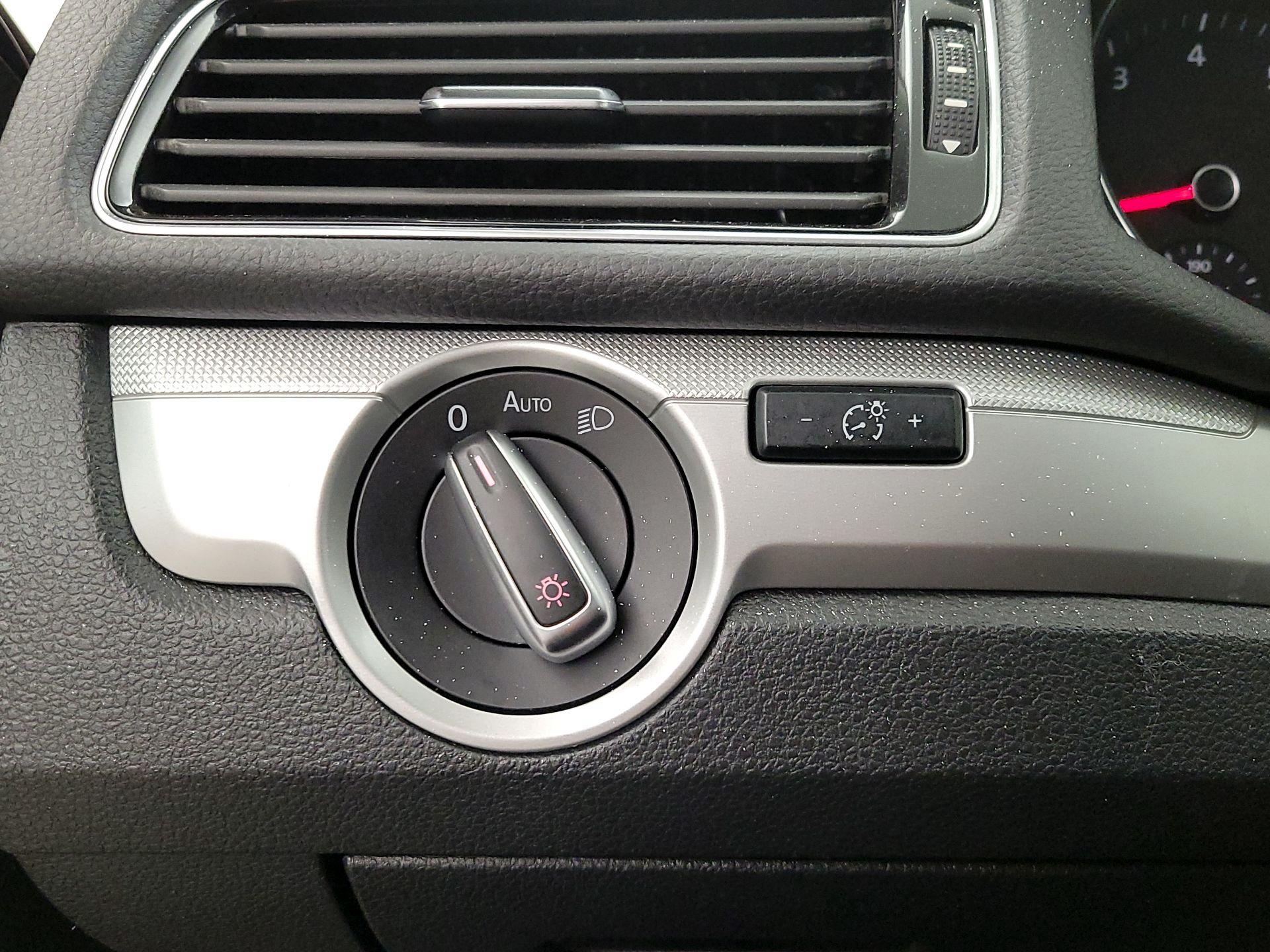 Thumbnail: 2018 Volkswagen Passat - 13