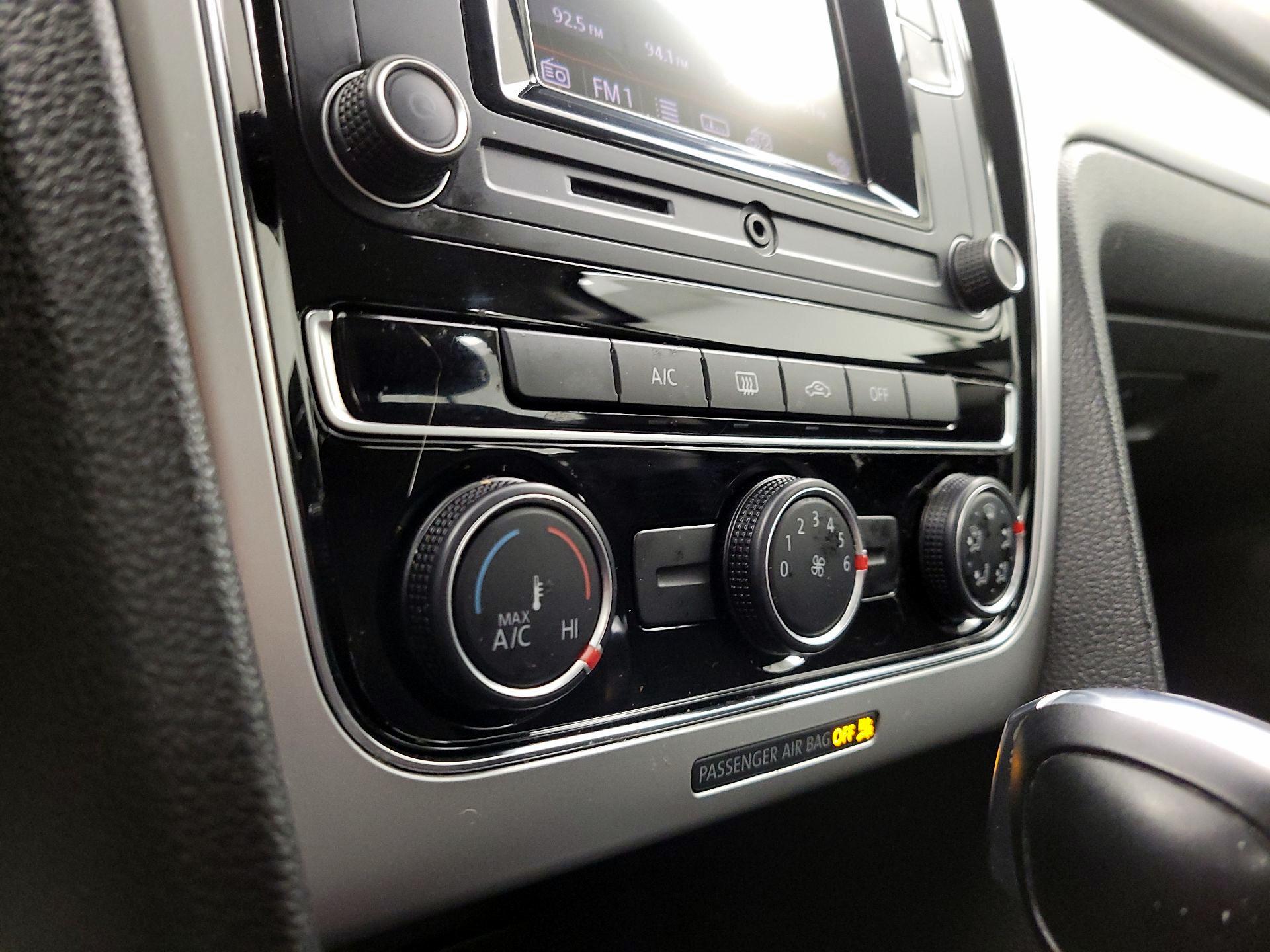 Thumbnail: 2018 Volkswagen Passat - 16