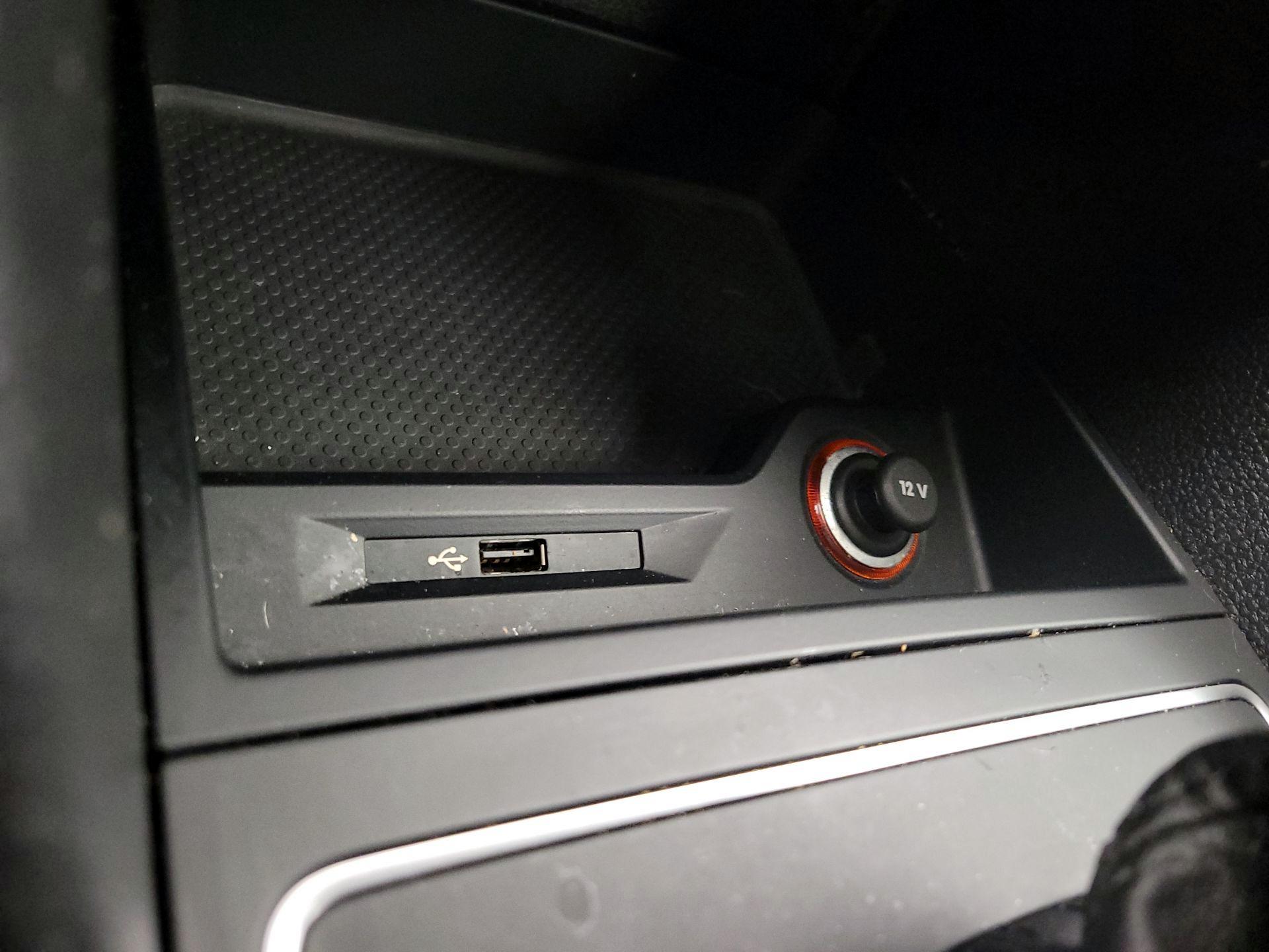 Thumbnail: 2018 Volkswagen Passat - 18