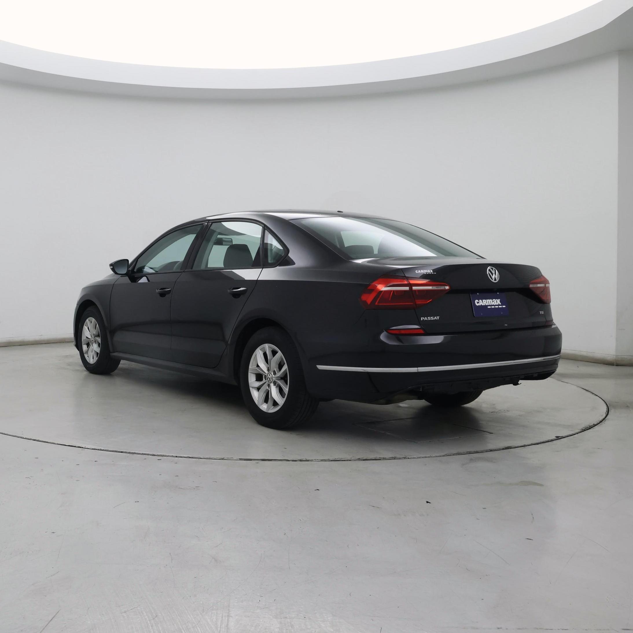 Thumbnail: 2018 Volkswagen Passat - 2