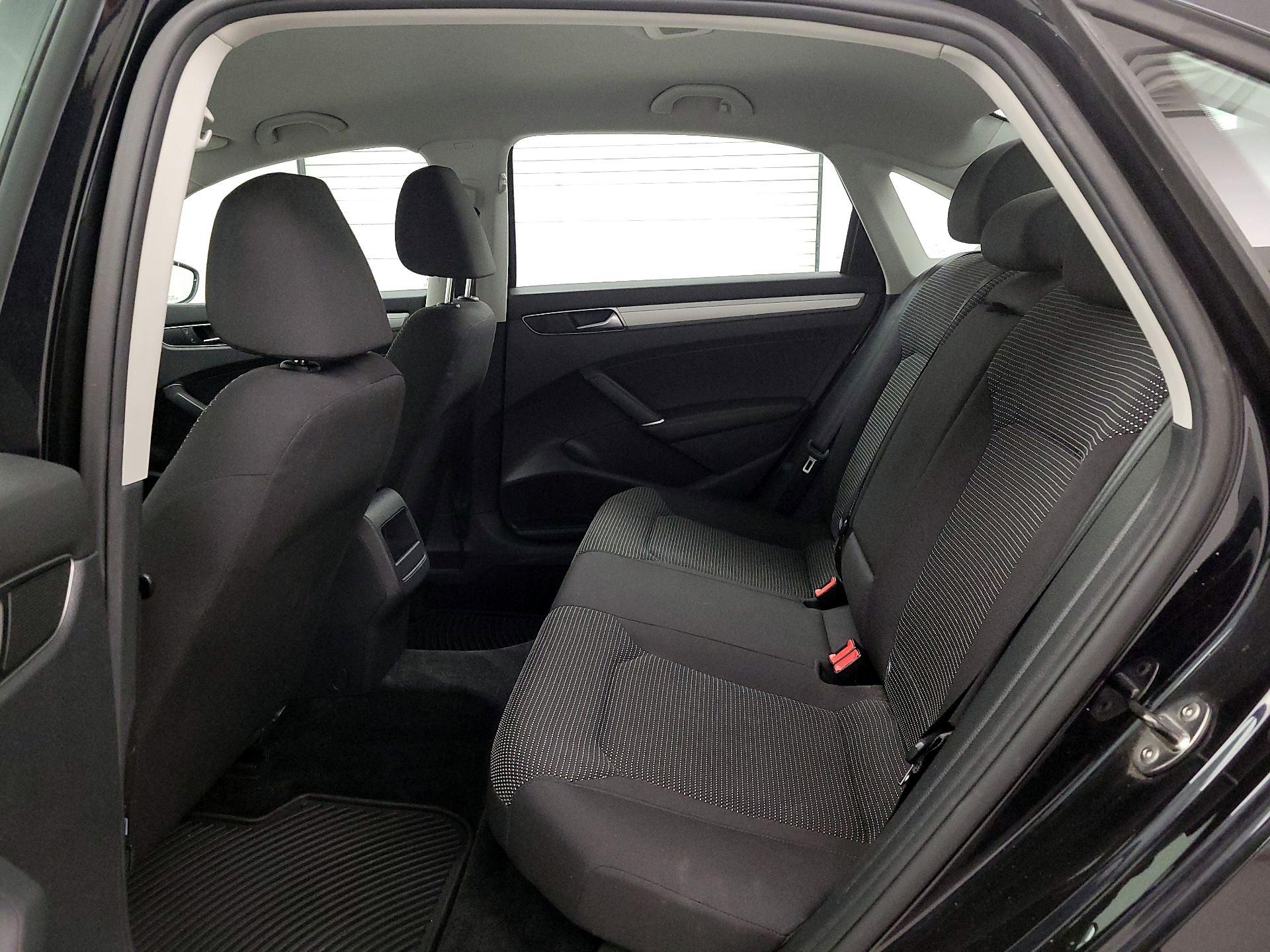 Thumbnail: 2018 Volkswagen Passat - 19