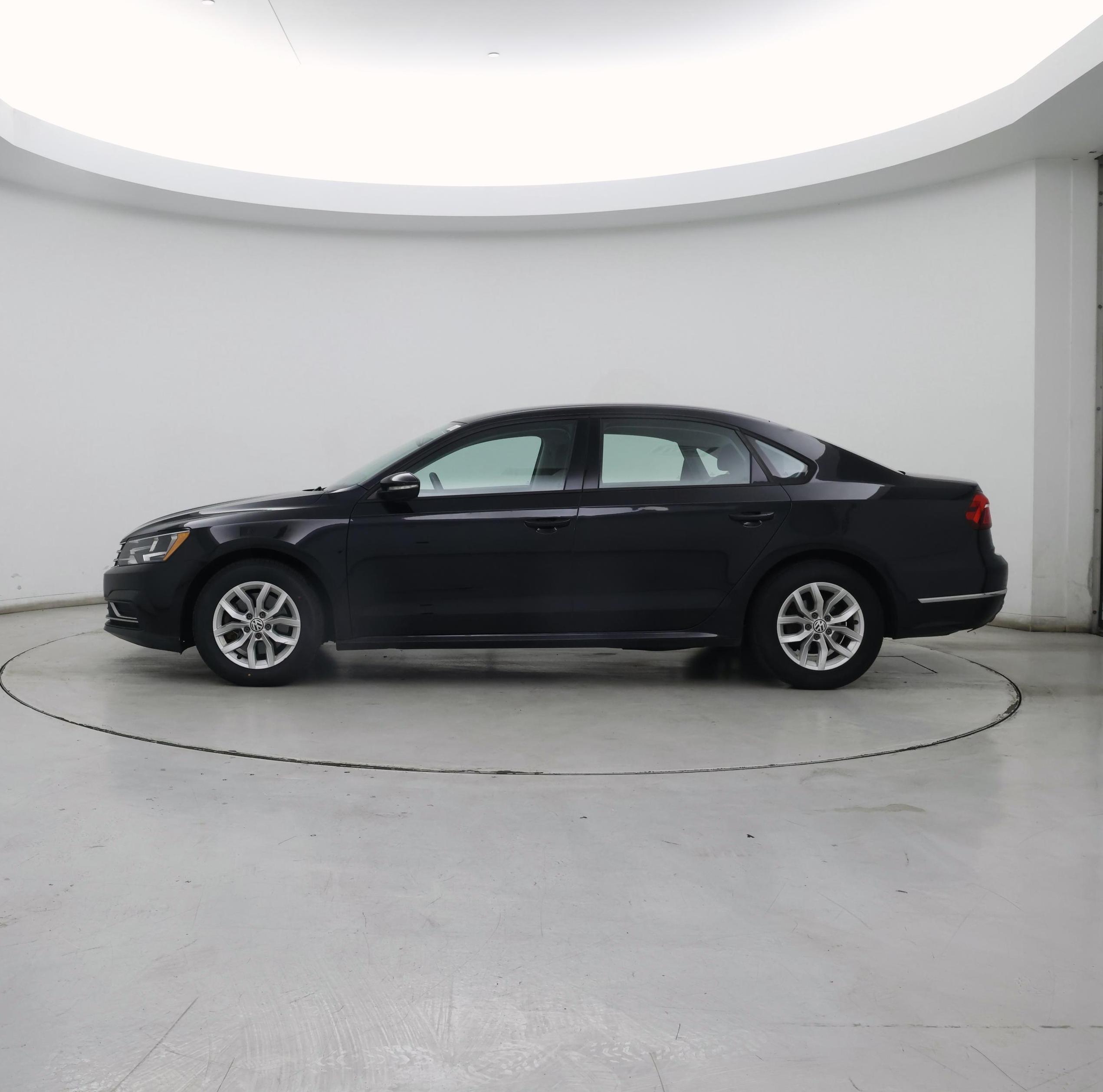 Thumbnail: 2018 Volkswagen Passat - 3