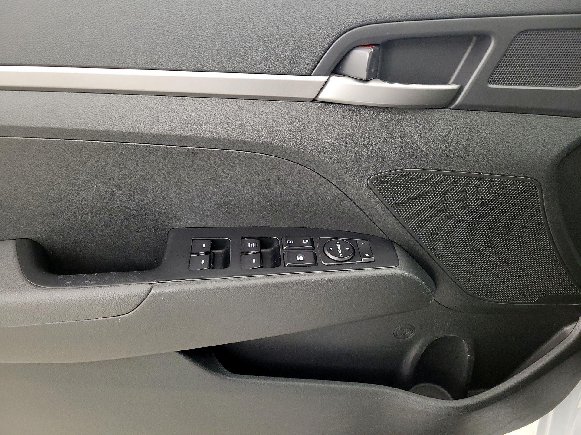 Thumbnail: 2018 Hyundai Elantra - 12