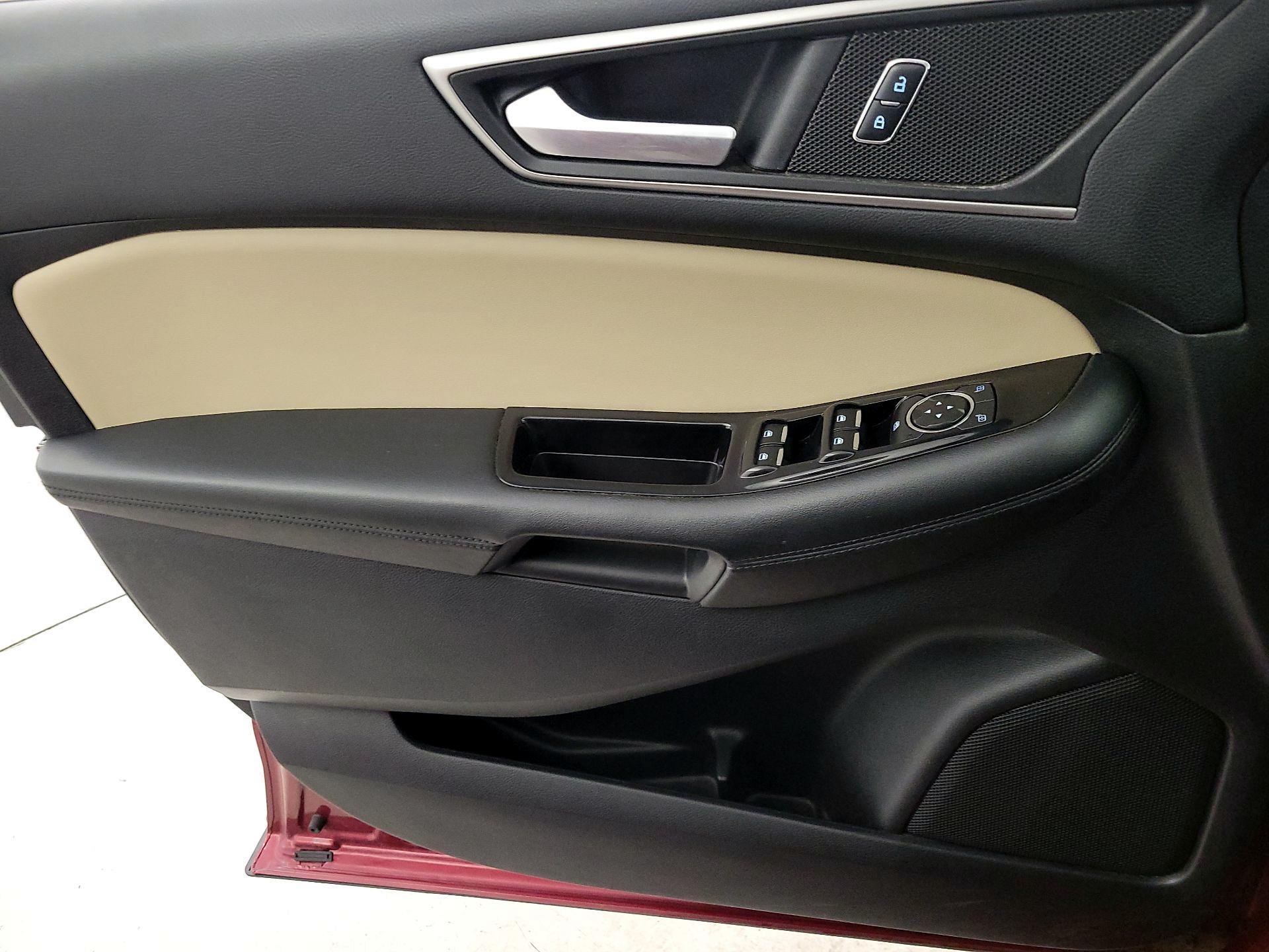 Thumbnail: 2016 Ford Edge - 12