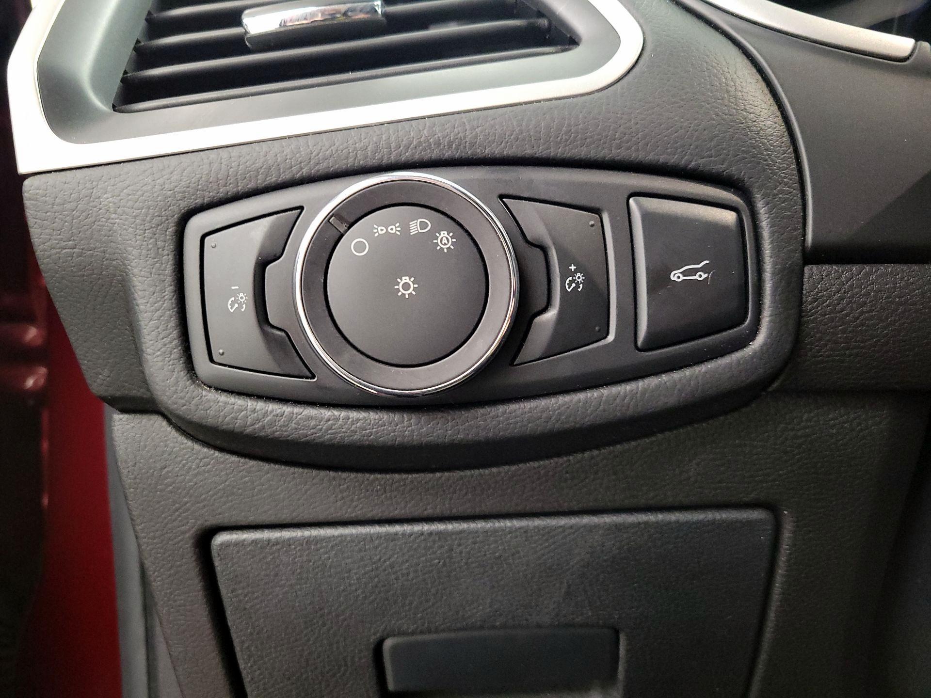 Thumbnail: 2016 Ford Edge - 13