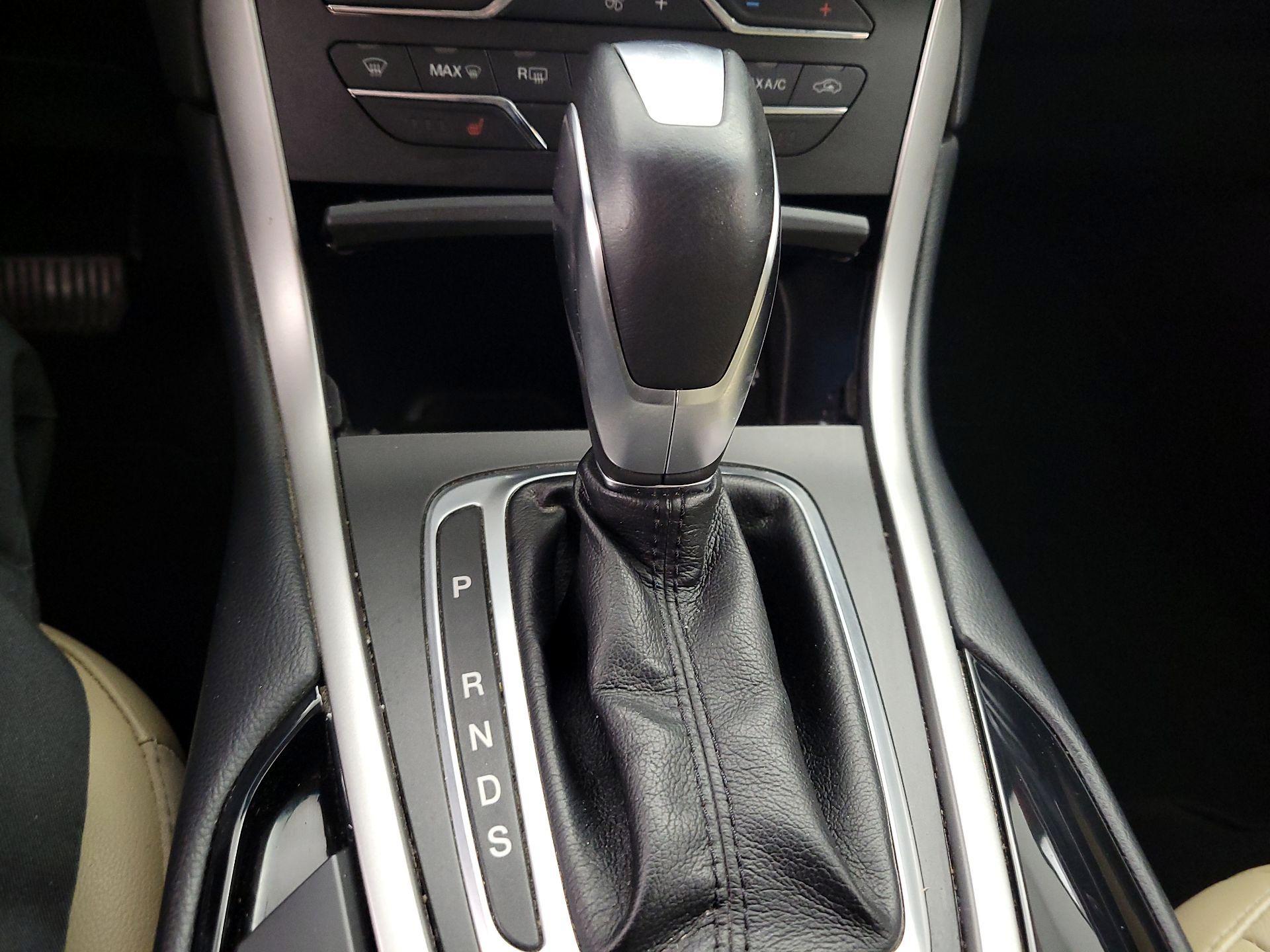 Thumbnail: 2016 Ford Edge - 17