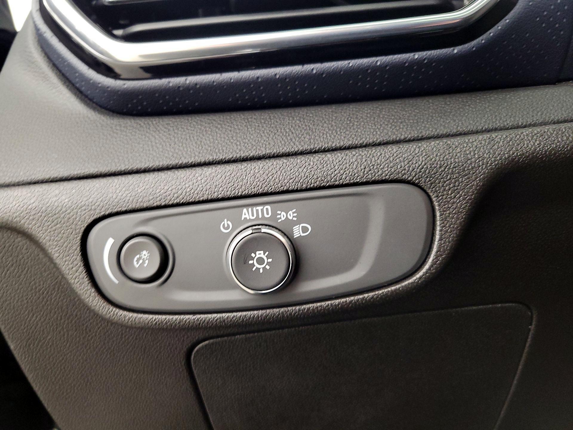 Thumbnail: 2022 Chevrolet Bolt EUV - 13