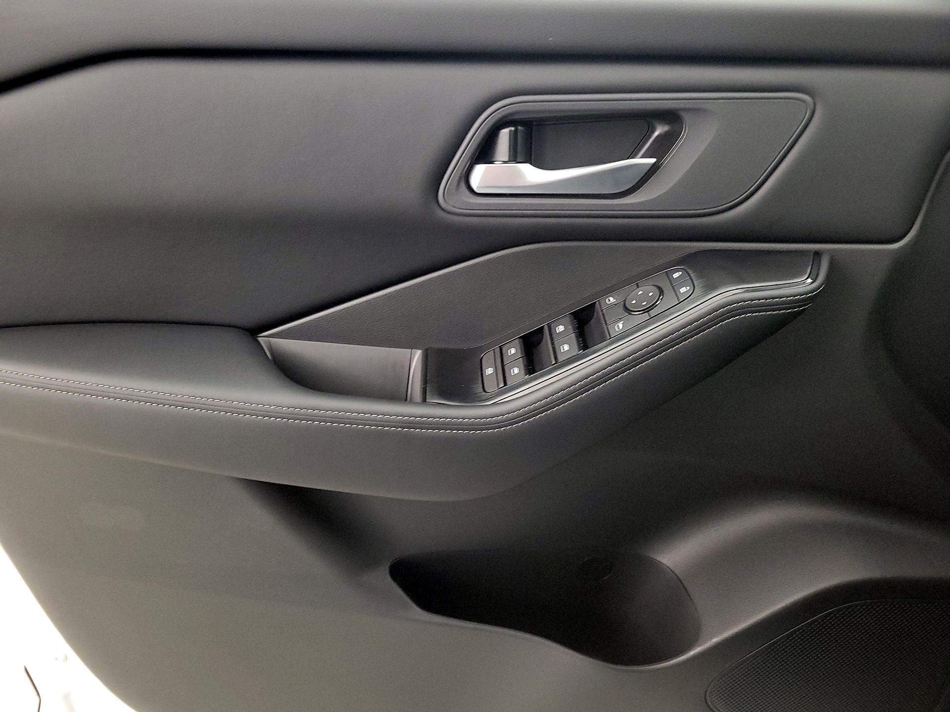 Thumbnail: 2026 Nissan Rogue - 12