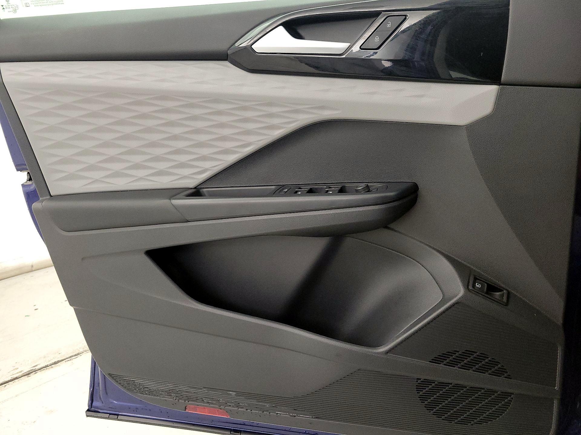 Thumbnail: 2023 Volkswagen Taos - 12