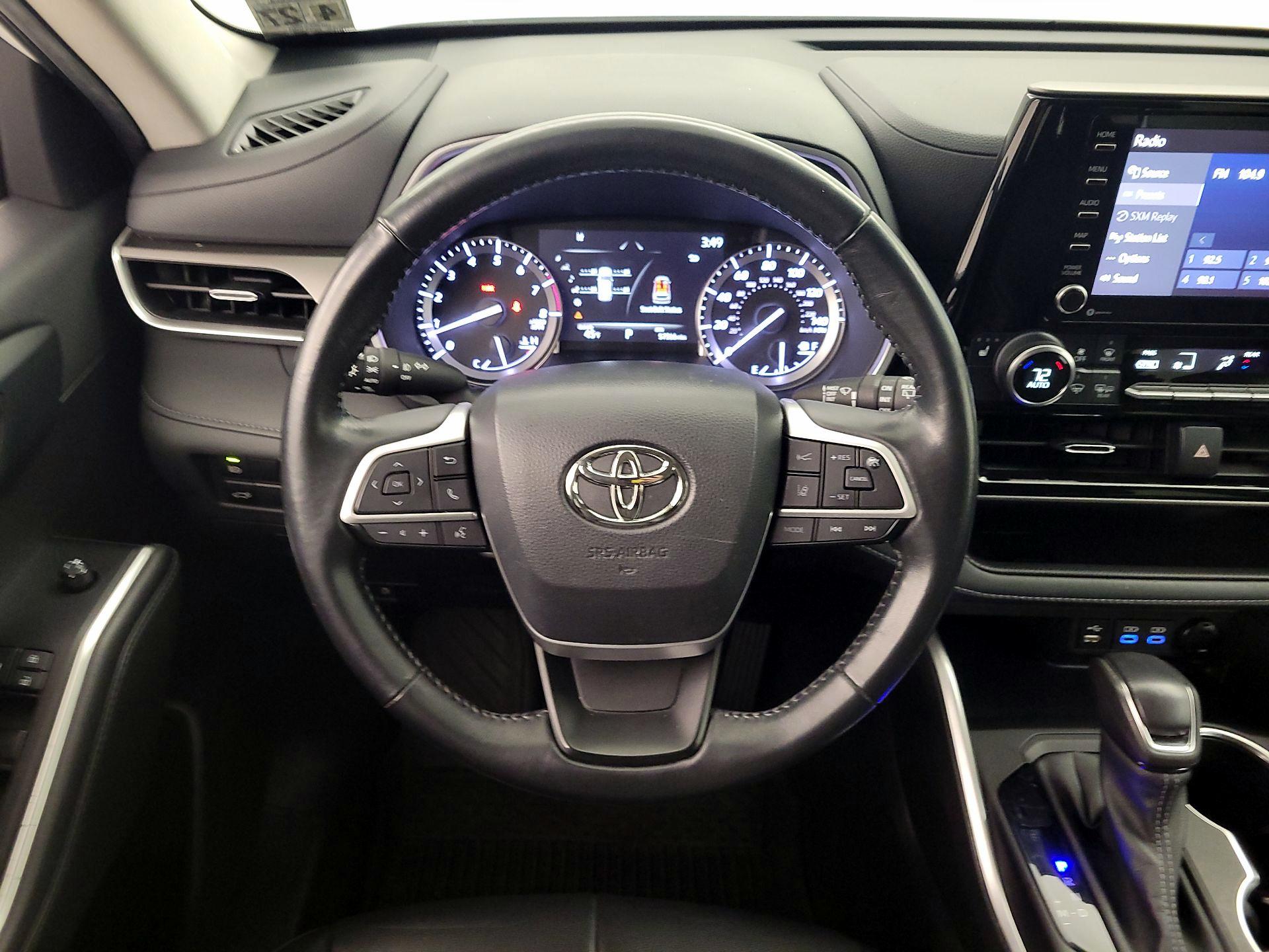 Thumbnail: 2022 Toyota Highlander - 10