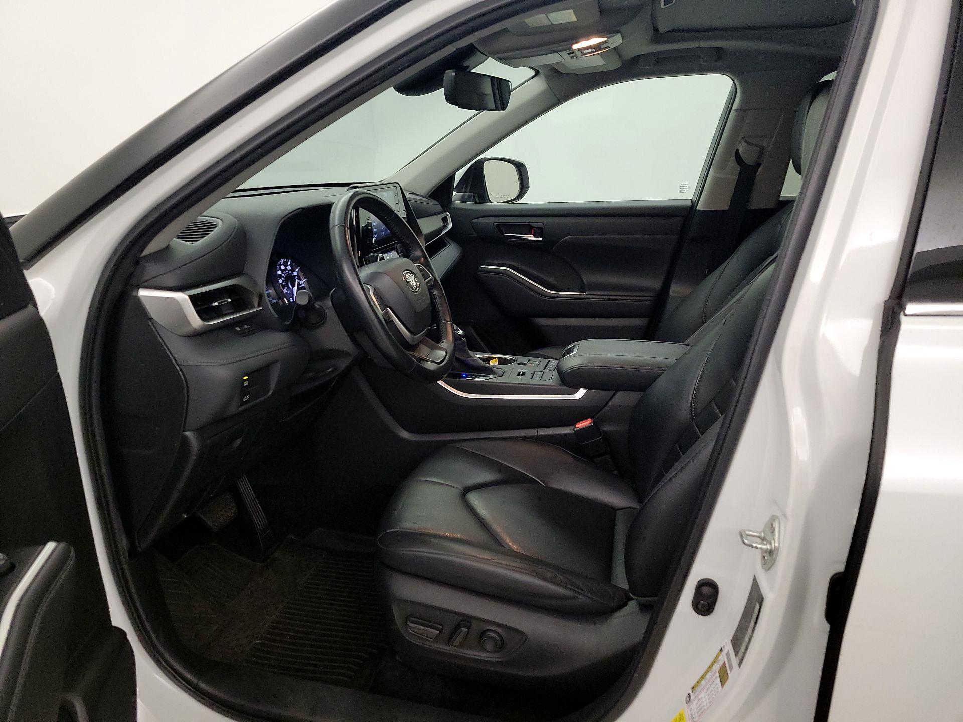 Thumbnail: 2022 Toyota Highlander - 11