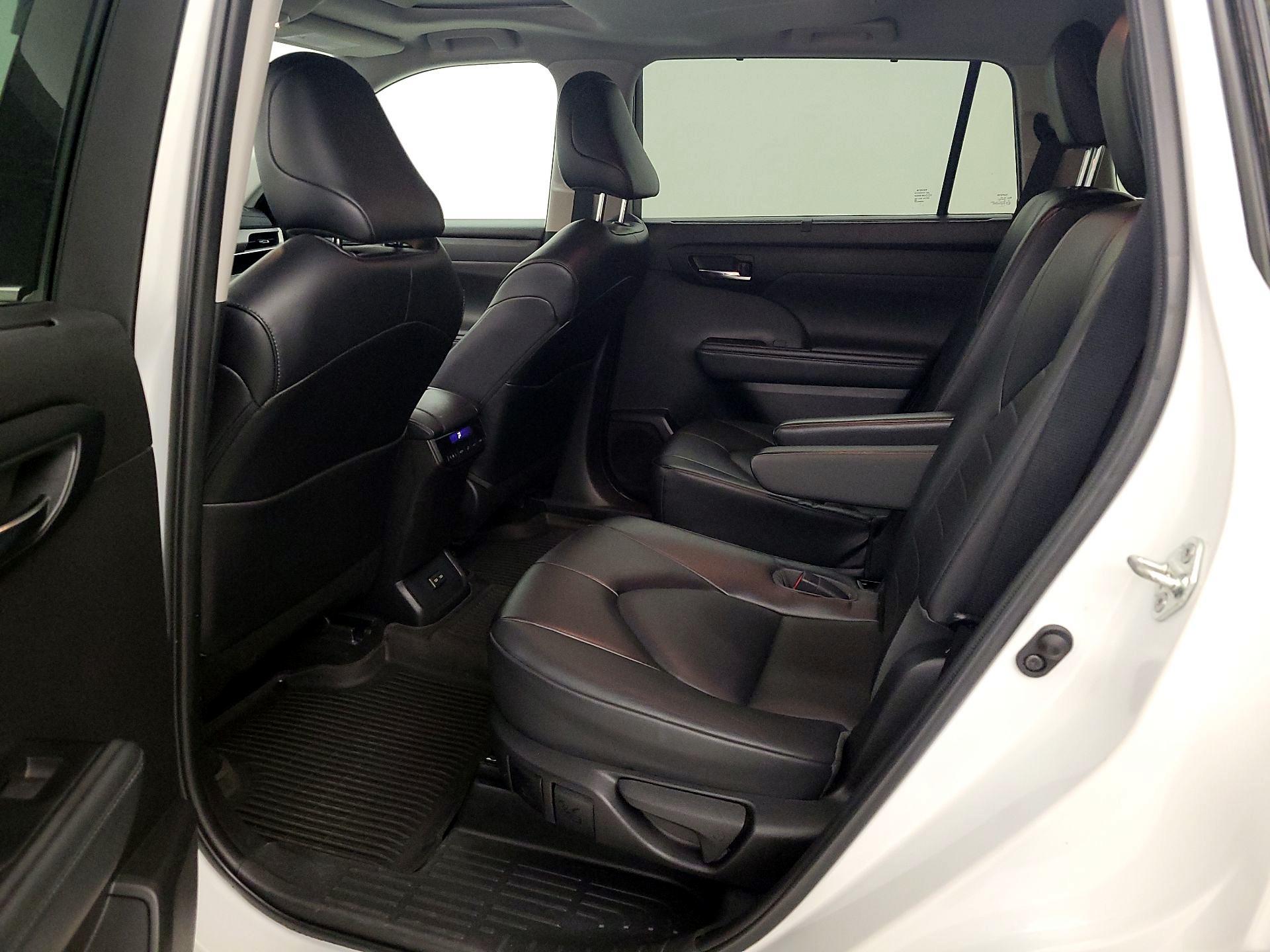 Thumbnail: 2022 Toyota Highlander - 19